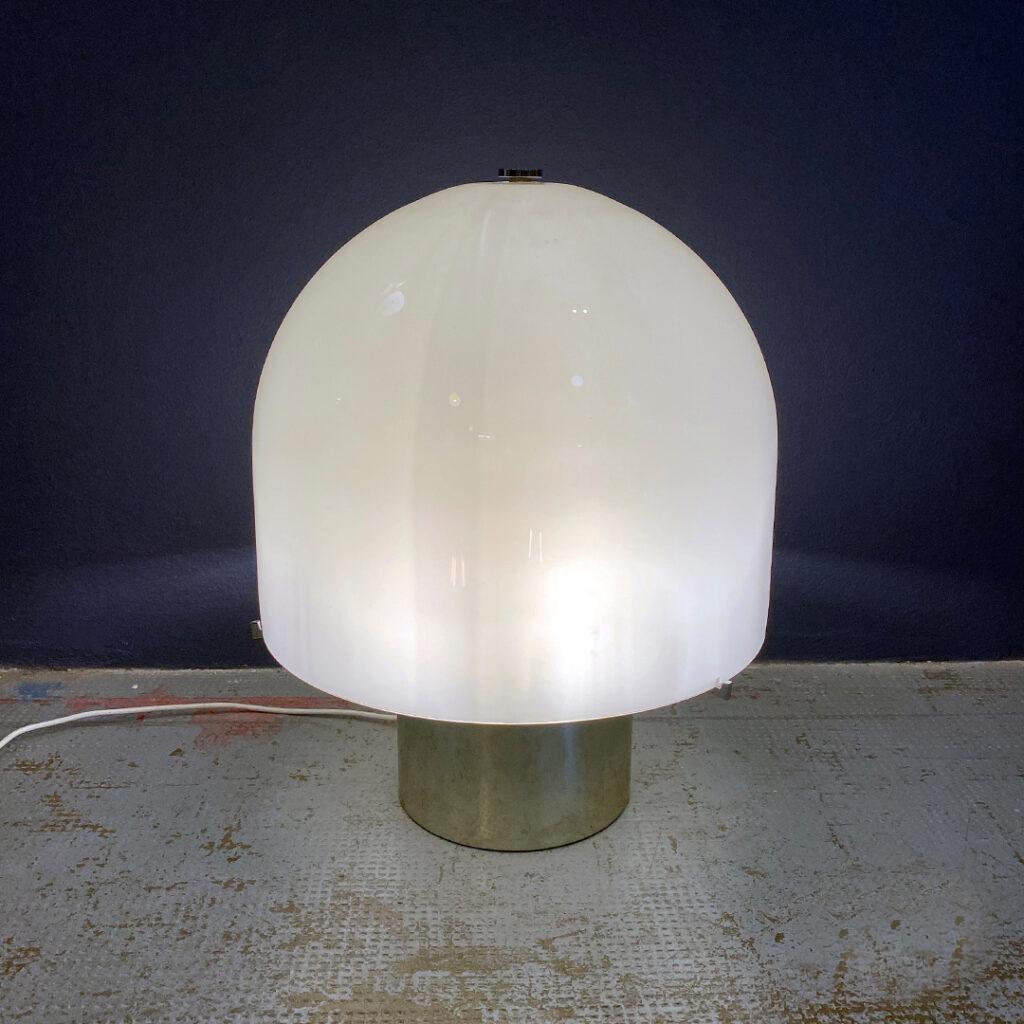 Italian Mid-Century Modern Table Lamp with Glossy Opal Glass by Mazzega, 1970s In Good Condition For Sale In MIlano, IT
