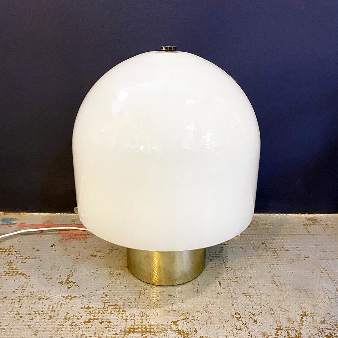 Late 20th Century Italian Mid-Century Modern Table Lamp with Glossy Opal Glass by Mazzega, 1970s