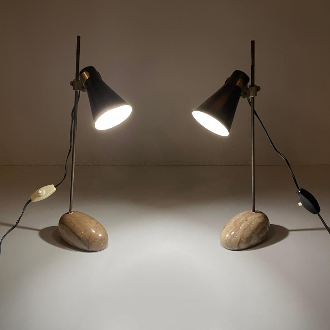 Lámparas de mesa modernas italianas de mediados de siglo LTA1 Sasso Caccia Dominioni Azucena Años 50
Pareja de lámparas de mesa mod. LTA1 Sasso. La base está hecha de una piedra de ónice redondeada y alargada, con matices y vetas en tonos beige y