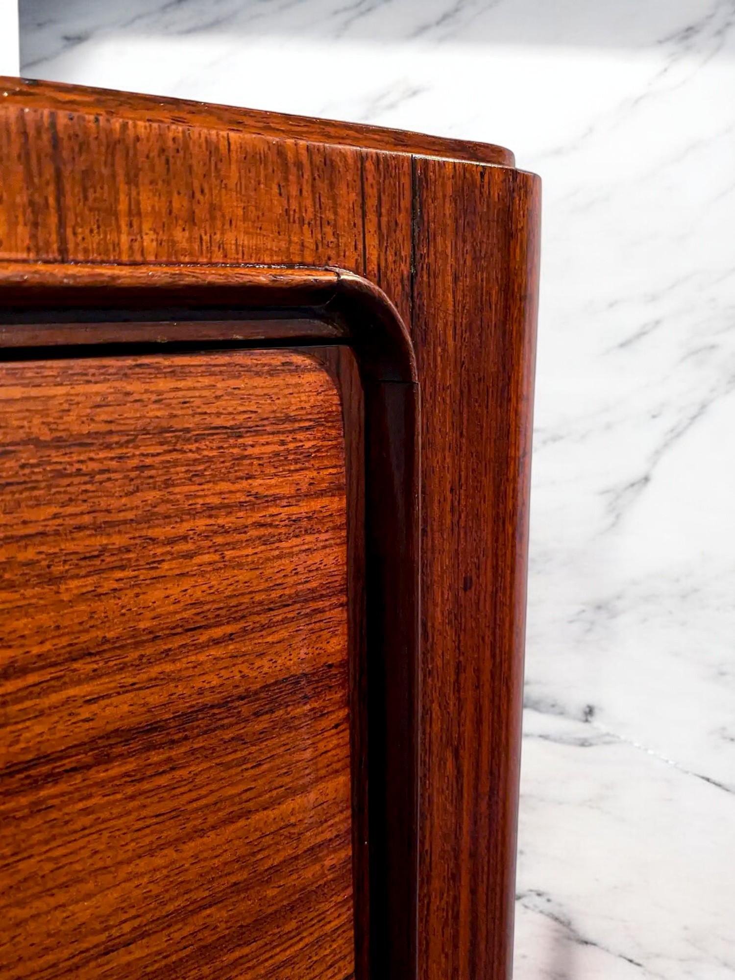 Credenza alta italiana del Mid-Century Modern disegnata da Paolo Buffa, 1950 in vendita 4