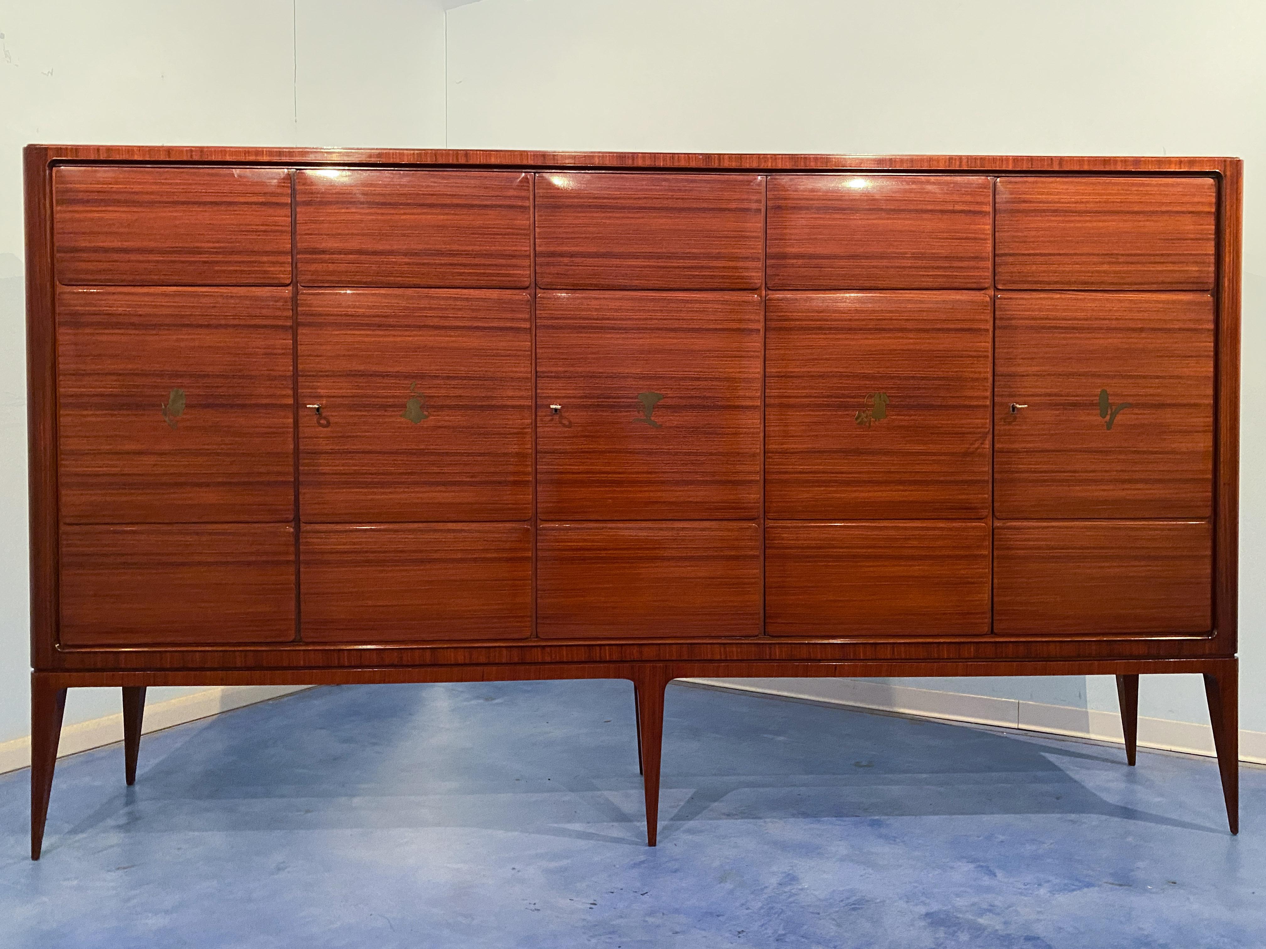 Grande armoire d'appoint italienne moderne du milieu du sicle dernier conue par Paolo Buffa, 1950 Bon état - En vente à Traversetolo, IT