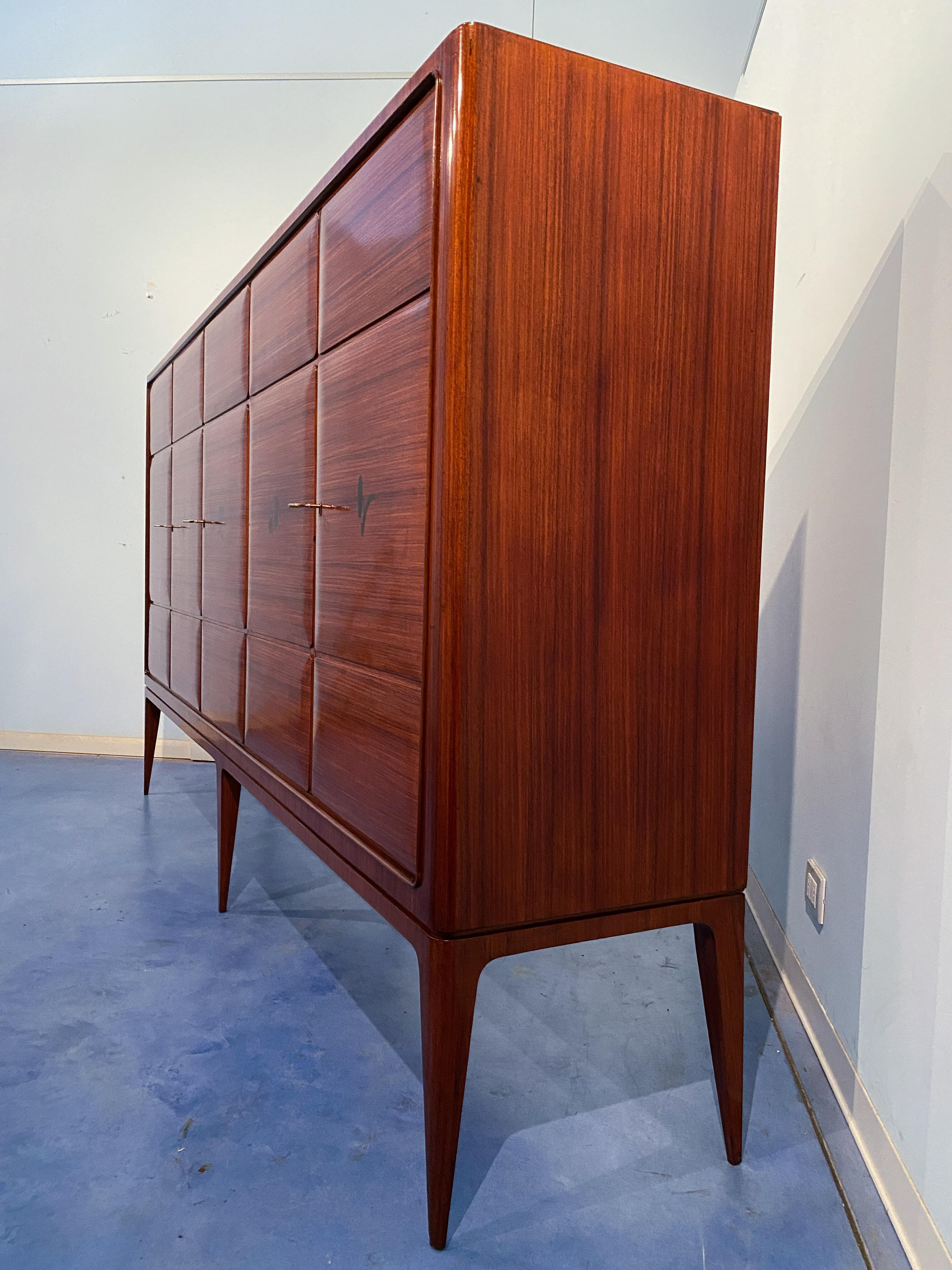 Grande armoire d'appoint italienne moderne du milieu du sicle dernier conue par Paolo Buffa, 1950 en vente 1