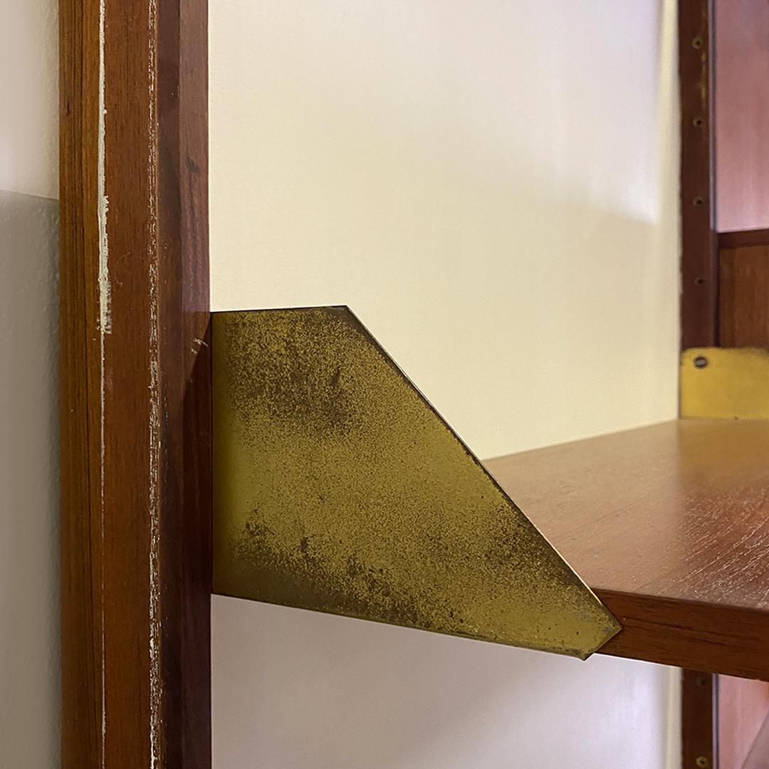 Libreria a muro modulare in teak e ottone, 1960, Italia, metà del secolo scorso in vendita 2