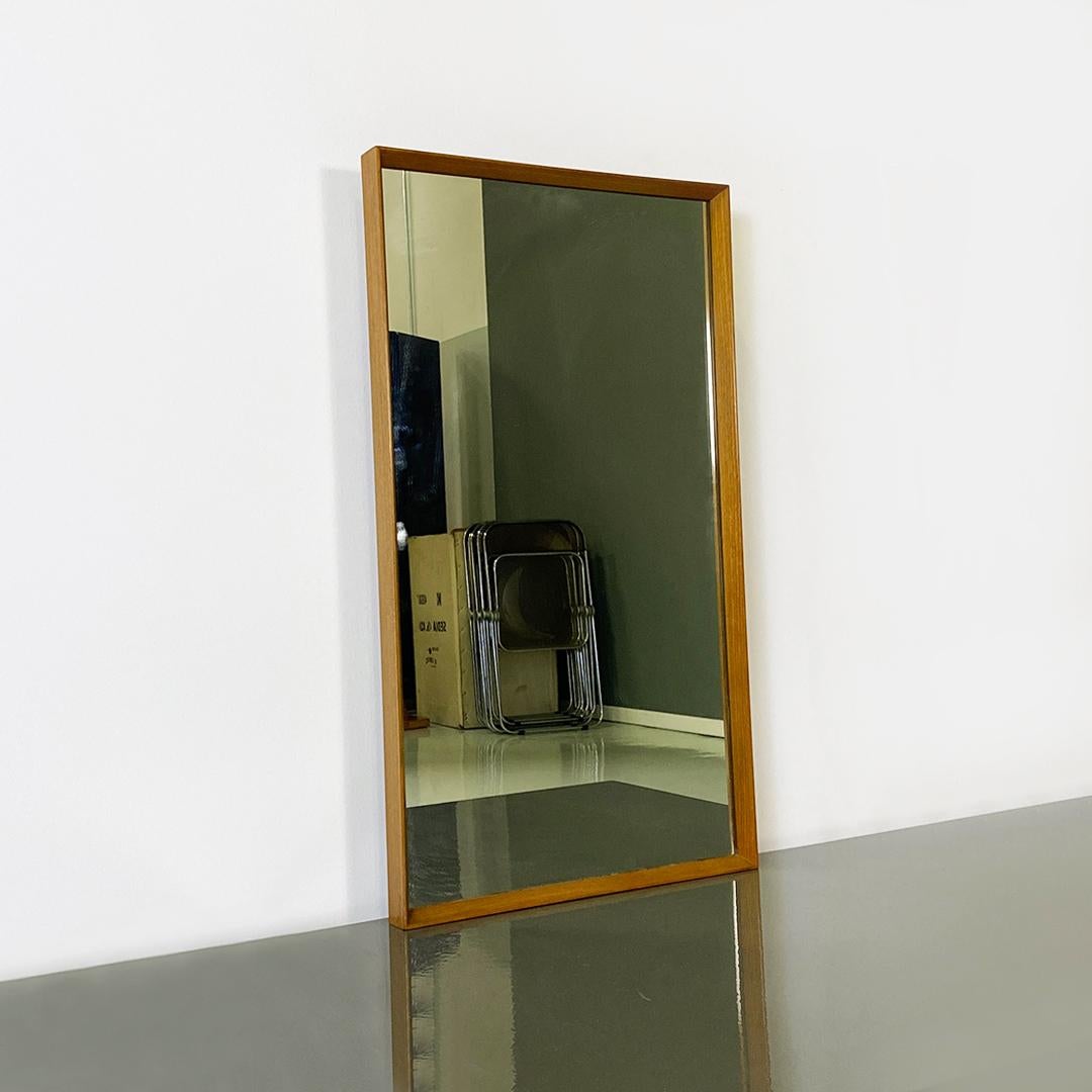 Italian Mid-Century Modern teak frame with rectangular mirror, 1960s
Wall mirror, medium size, with smooth matte frame in teak with finish, with rectangular shaped mirror.
1960 approx.
Good general conditions.
Measurements in cm 47 x 5 x 83