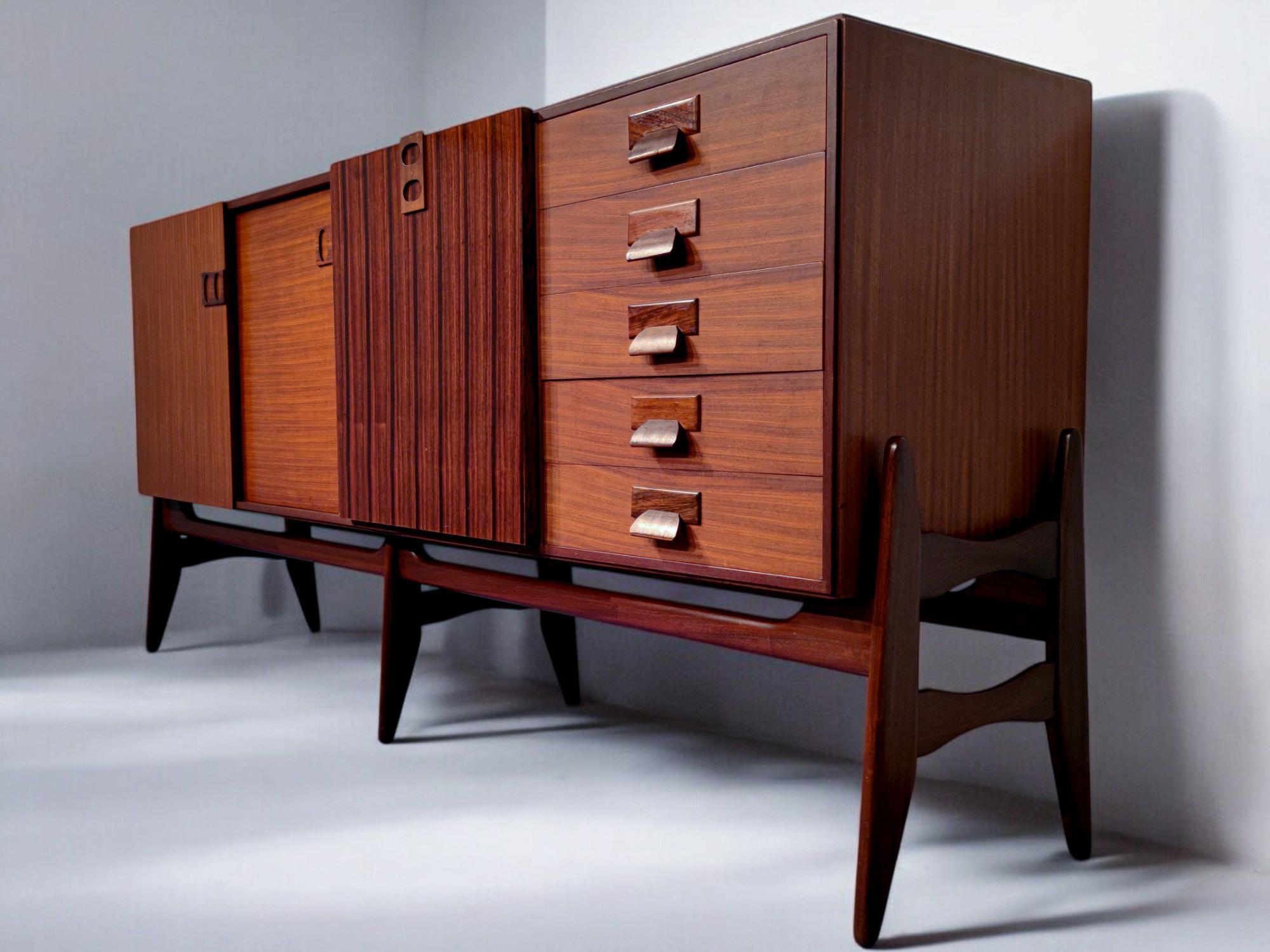 Italian Mid-Century Modern Teak Sideboard by Fratelli Proserpio, 1960s In Good Condition For Sale In Traversetolo, IT