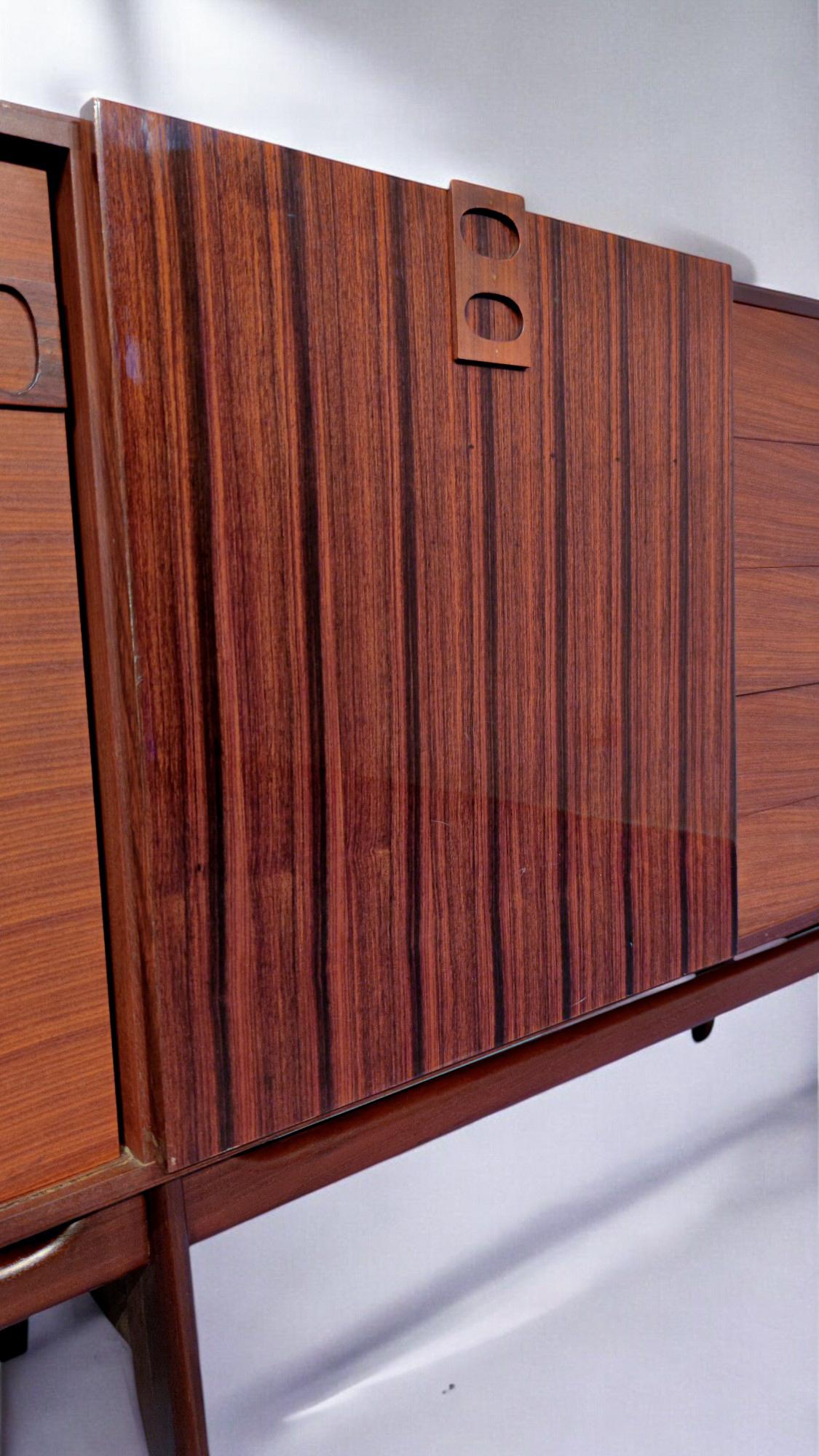 Italian Mid-Century Modern Teak Sideboard by Fratelli Proserpio, 1960s For Sale 3