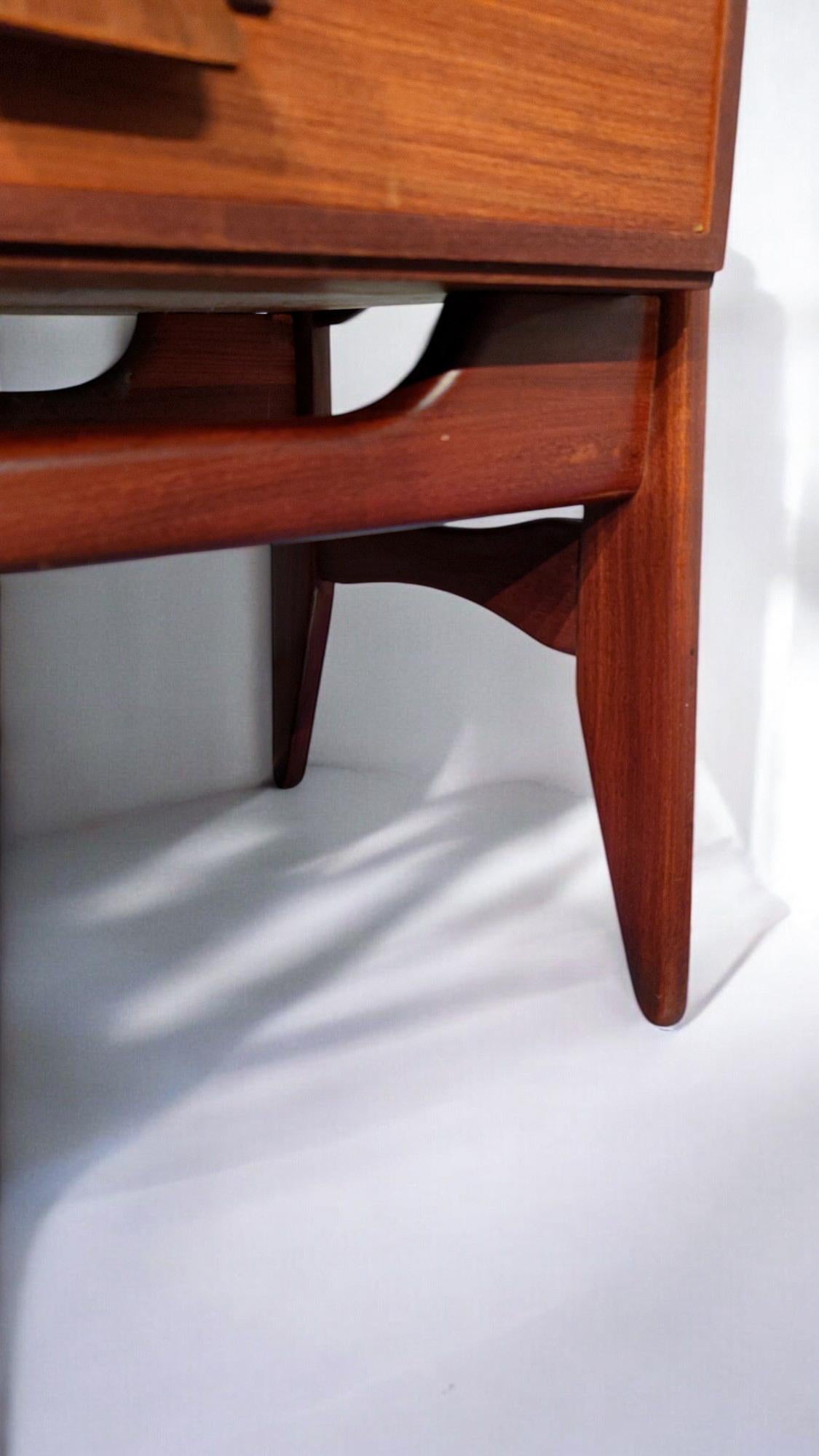 Italian Mid-Century Modern Teak Sideboard by Fratelli Proserpio, 1960s For Sale 4