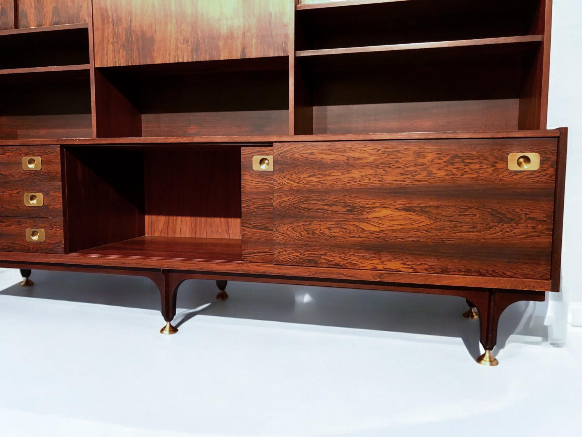 Grand buffet italien en teck, de style moderne du milieu du siècle dernier, 1950 en vente 6