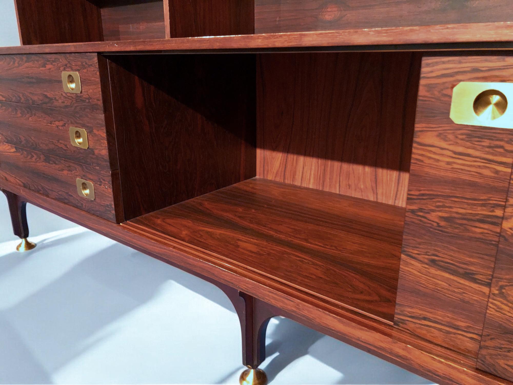 Grand buffet italien en teck, de style moderne du milieu du siècle dernier, 1950 en vente 7