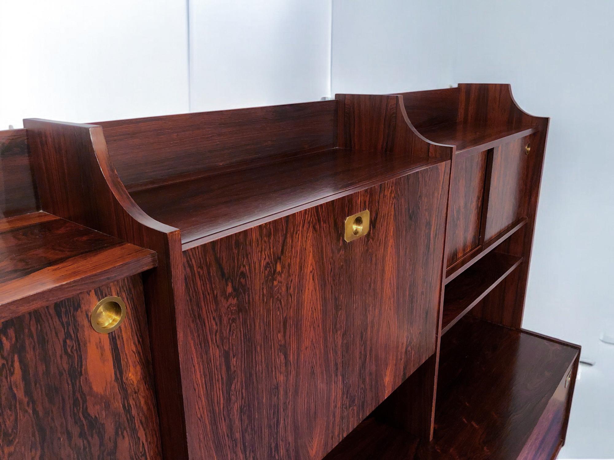 Grand buffet italien en teck, de style moderne du milieu du siècle dernier, 1950 en vente 8