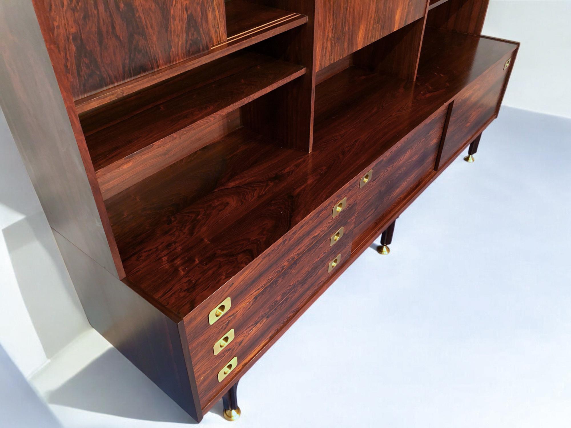 Grand buffet italien en teck, de style moderne du milieu du siècle dernier, 1950 en vente 9