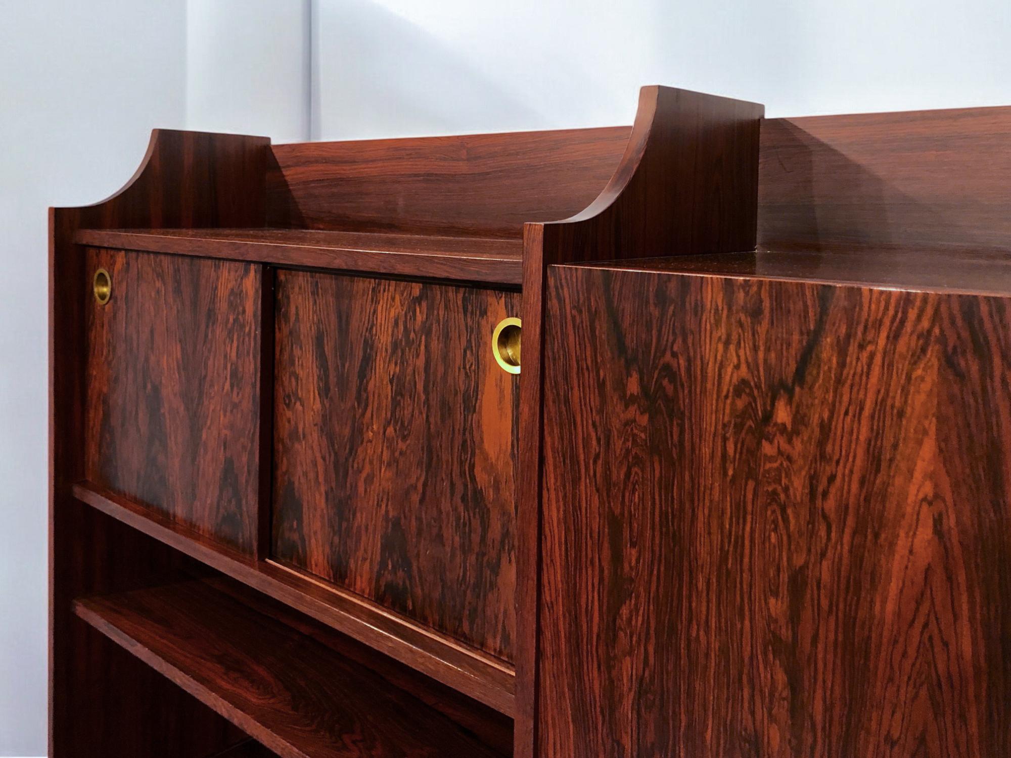 Milieu du XXe siècle Grand buffet italien en teck, de style moderne du milieu du siècle dernier, 1950 en vente