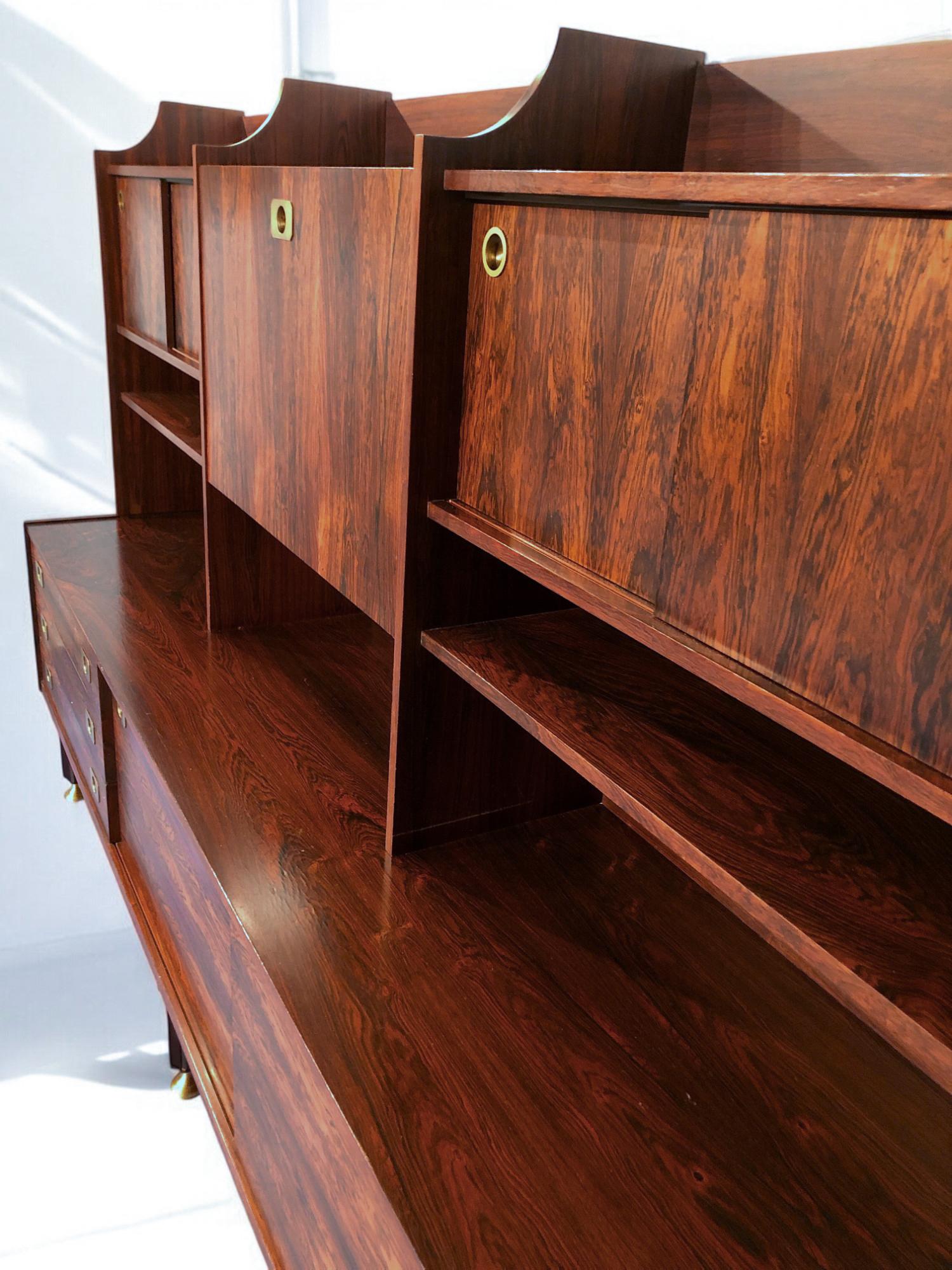 Grand buffet italien en teck, de style moderne du milieu du siècle dernier, 1950 en vente 1