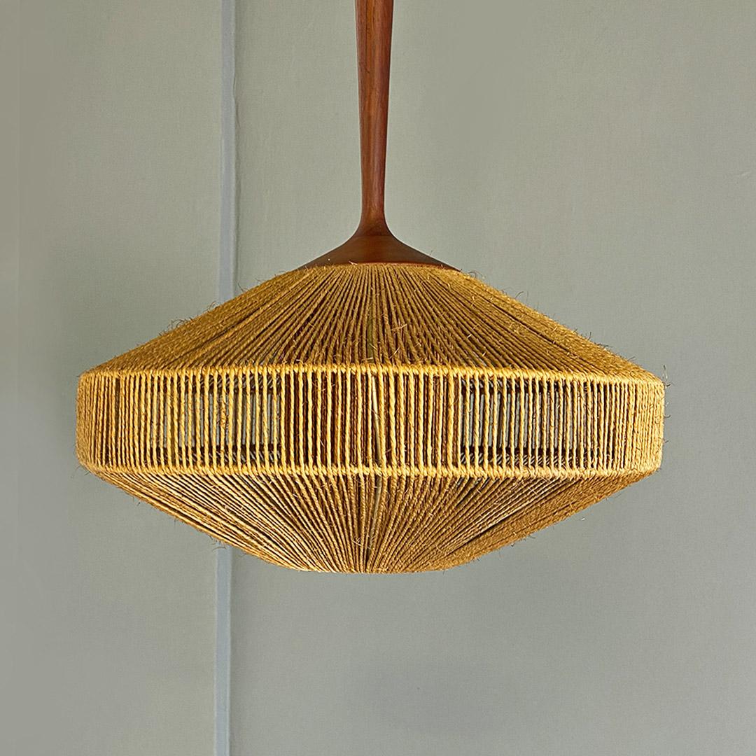 Italian mid century modern teak wood and woven rope chandelier, 1960s In Good Condition In MIlano, IT