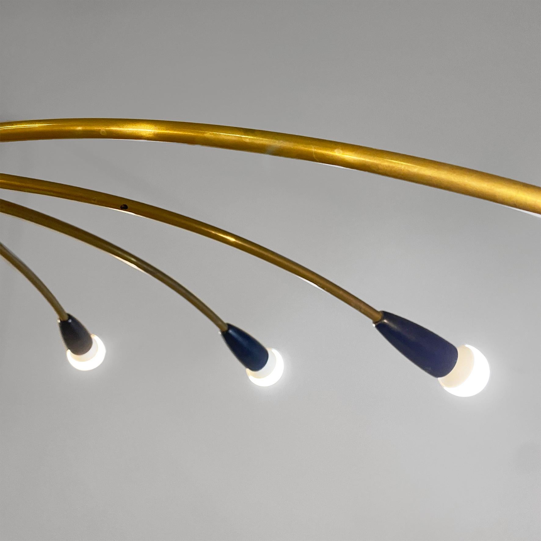 Araña Sputnik italiana de latón de diez luces, moderna de mediados de siglo, años 50 en venta 2