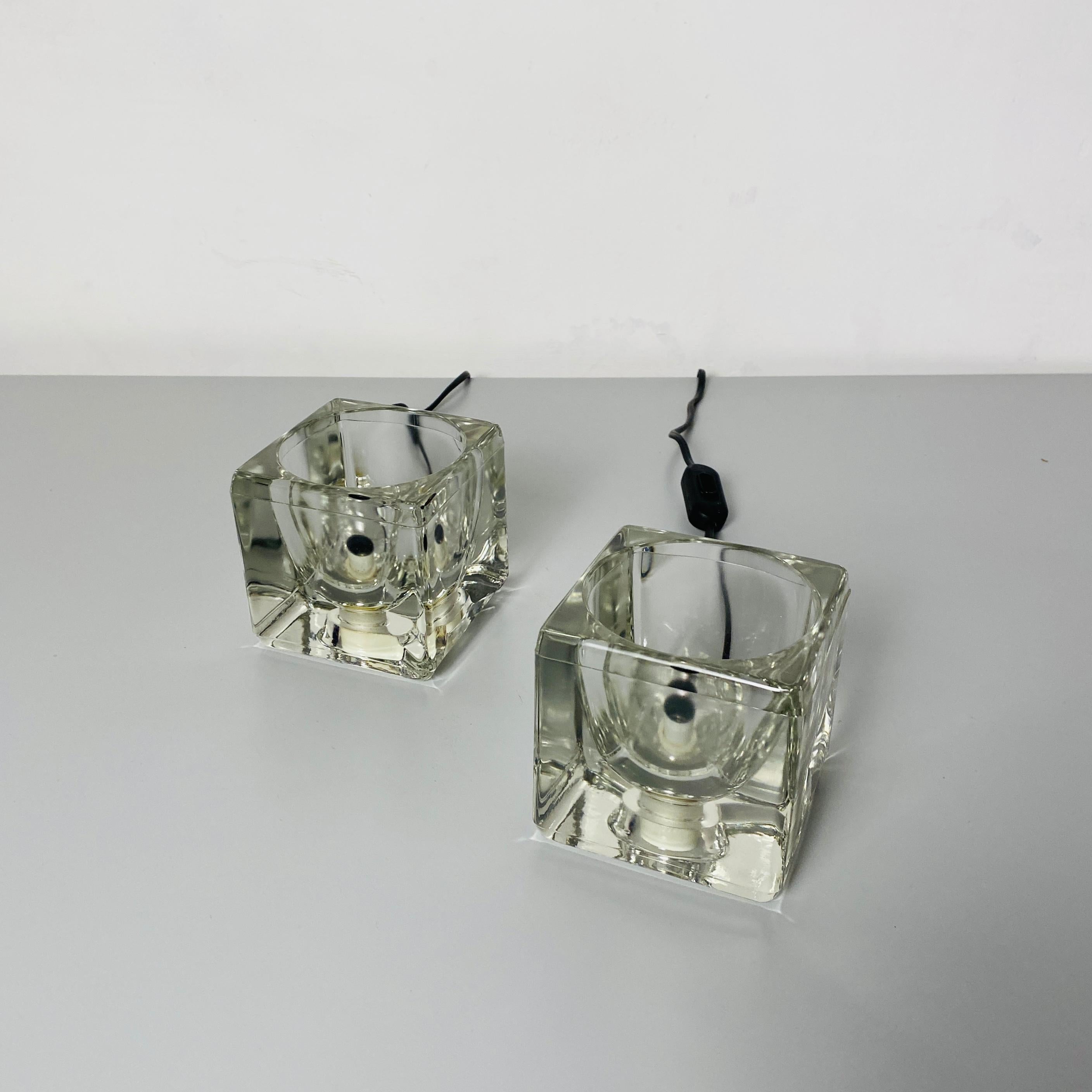 Italian Mid-Century Modern thick transparent glass bedside lamps, 1980s
Pair of square shaped bedside lamps in thick and transparent glass, internal lamp holder.

Good conditions

Measures: 10 x 10.5 H cm.