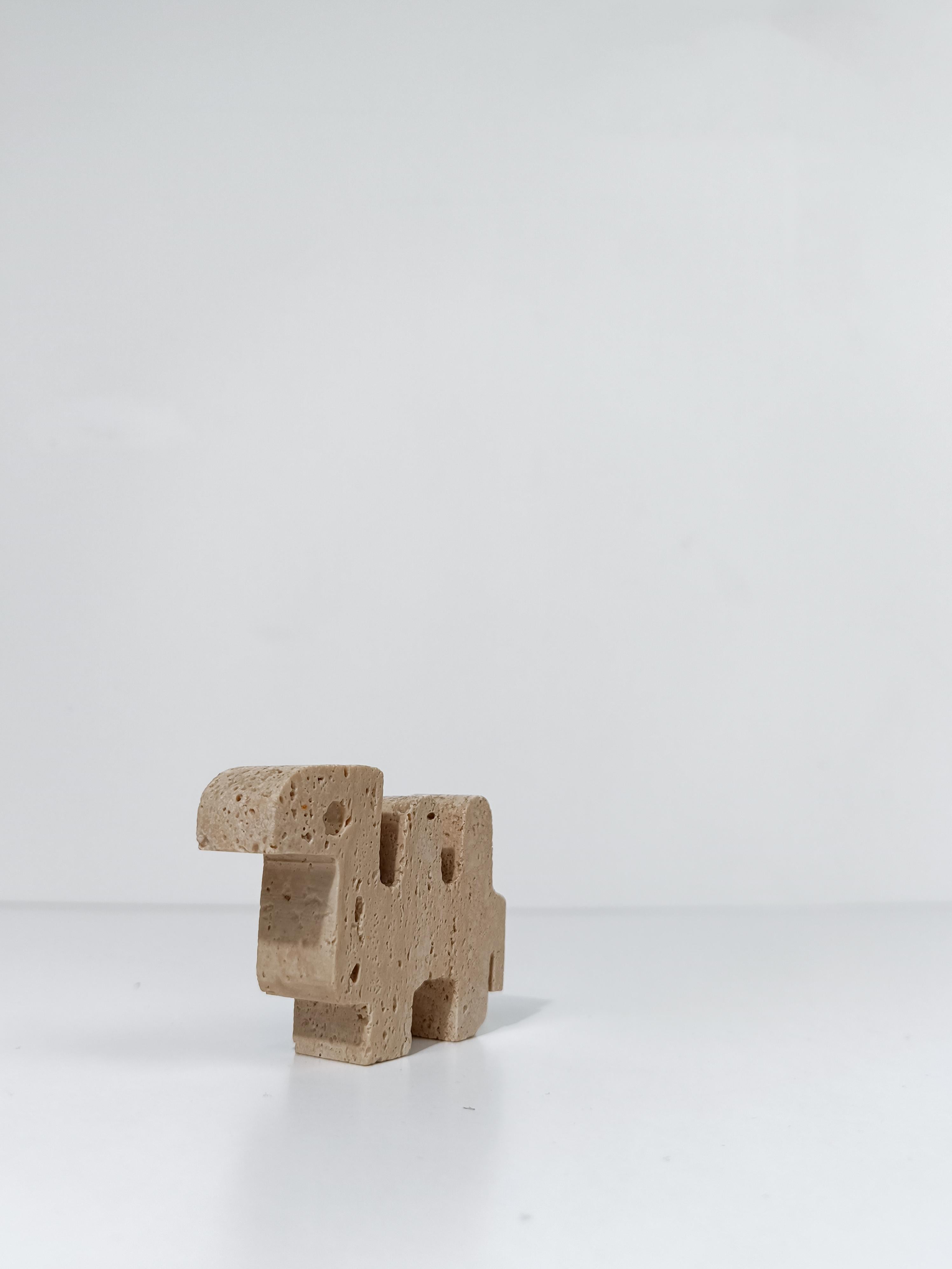 Italiano Miniatura di cammello in travertino italiano del Mid Century Modern nello stile di Enzo Mari in vendita