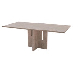 Table de salle à manger italienne moderne du milieu du siècle dernier en travertin dans le style de Carlo Scarpa