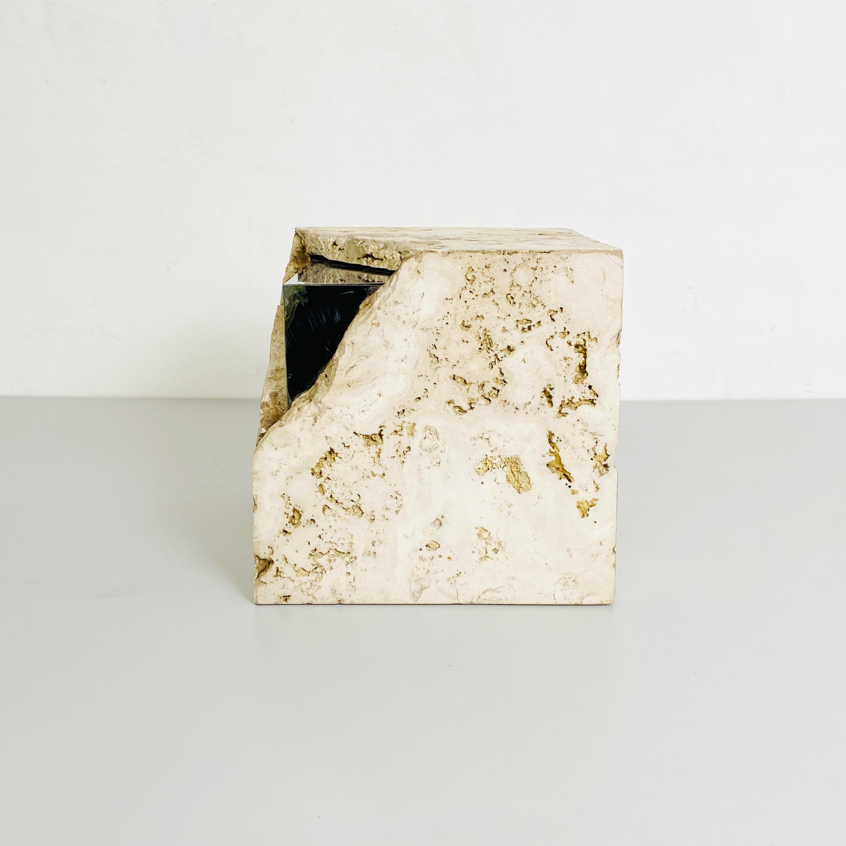 Travertine sculpture, 2000s.
Cubic sculpture in travertine and polished steel signed Pacini.
2000s.

Good condition, some marks on the steel.

Measurements in cm 25 x 25 x 25 H.