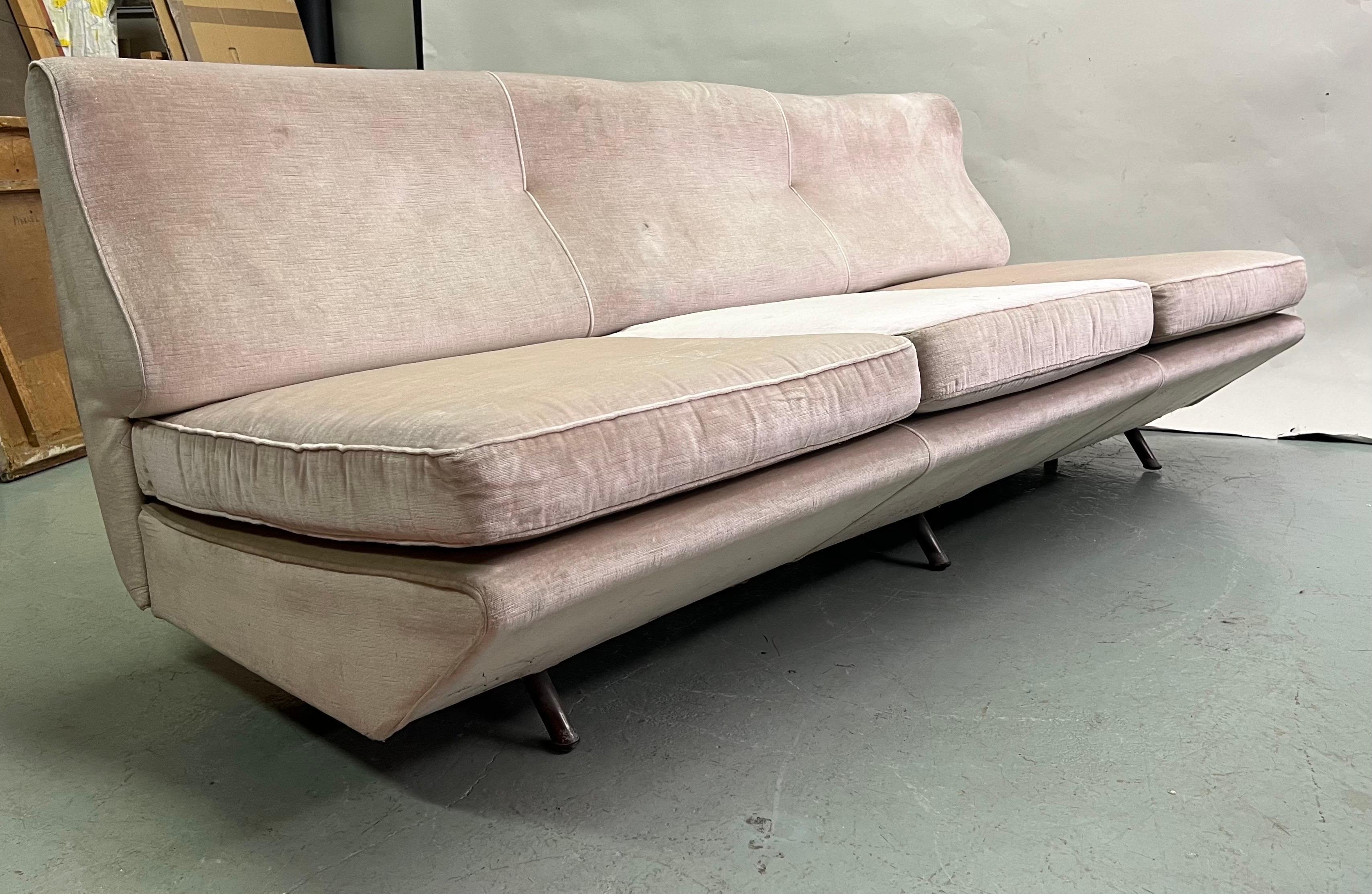 Original Marco Zanuso Triennale Sofa, 3-sitziges Modell, hergestellt für Arflex, Italien, ca. 1951. 