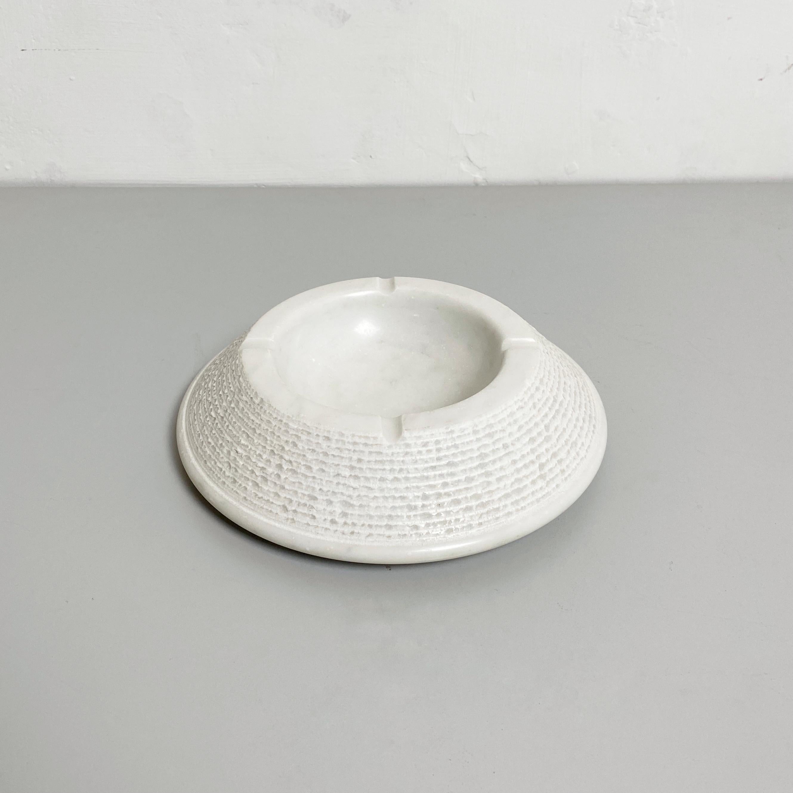 Italian Mid-Century Modern Truncated Cone White Marble Ashtray, 1970s In Good Condition In MIlano, IT