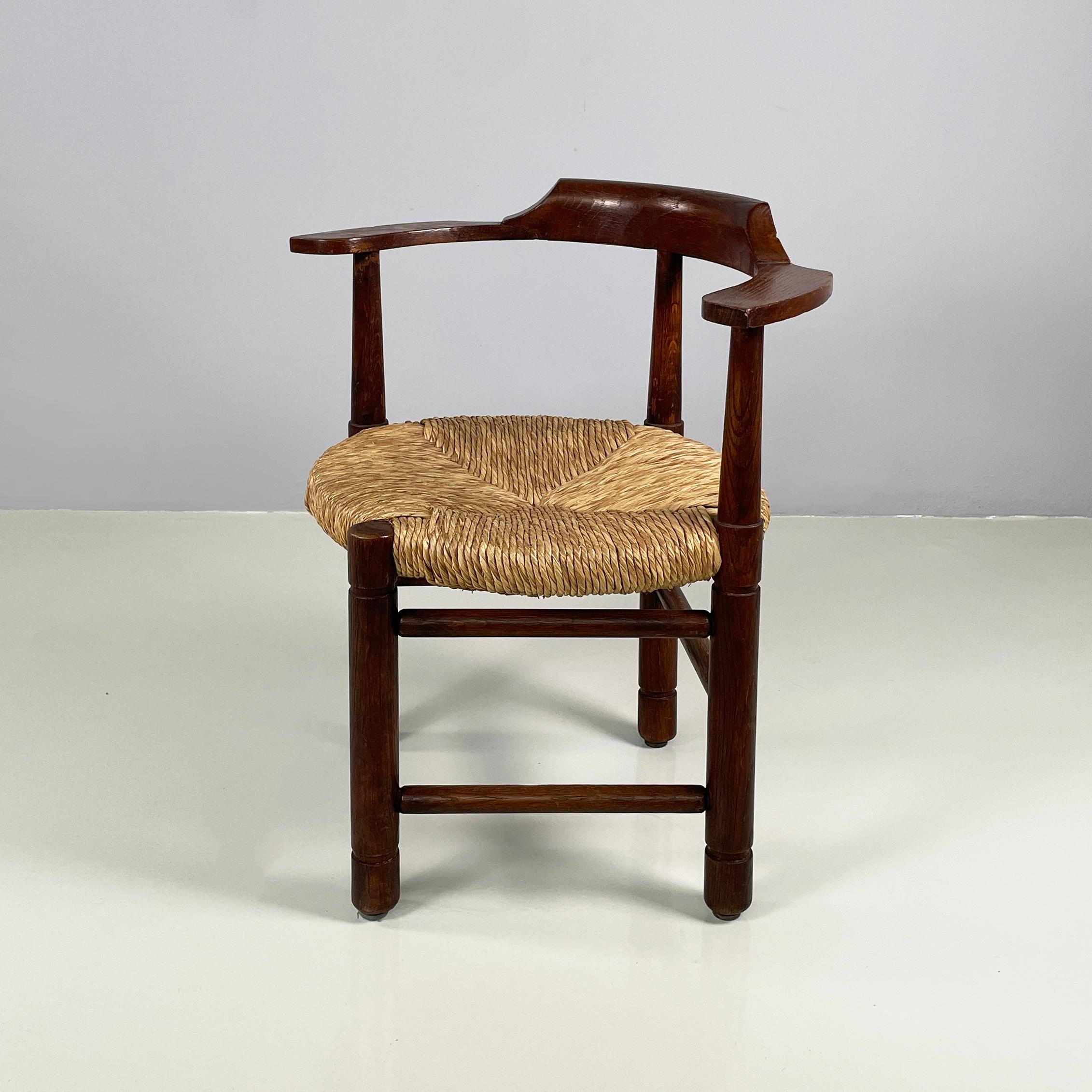 Italian mid-century modern Tub chairs in straw and wood, 1970s
Set of 4 tub chairs with round straw seats. The rounded backrest and armrests are made of wood. The wooden structure has a round section. Round feet.
They came from 1970s.
Good