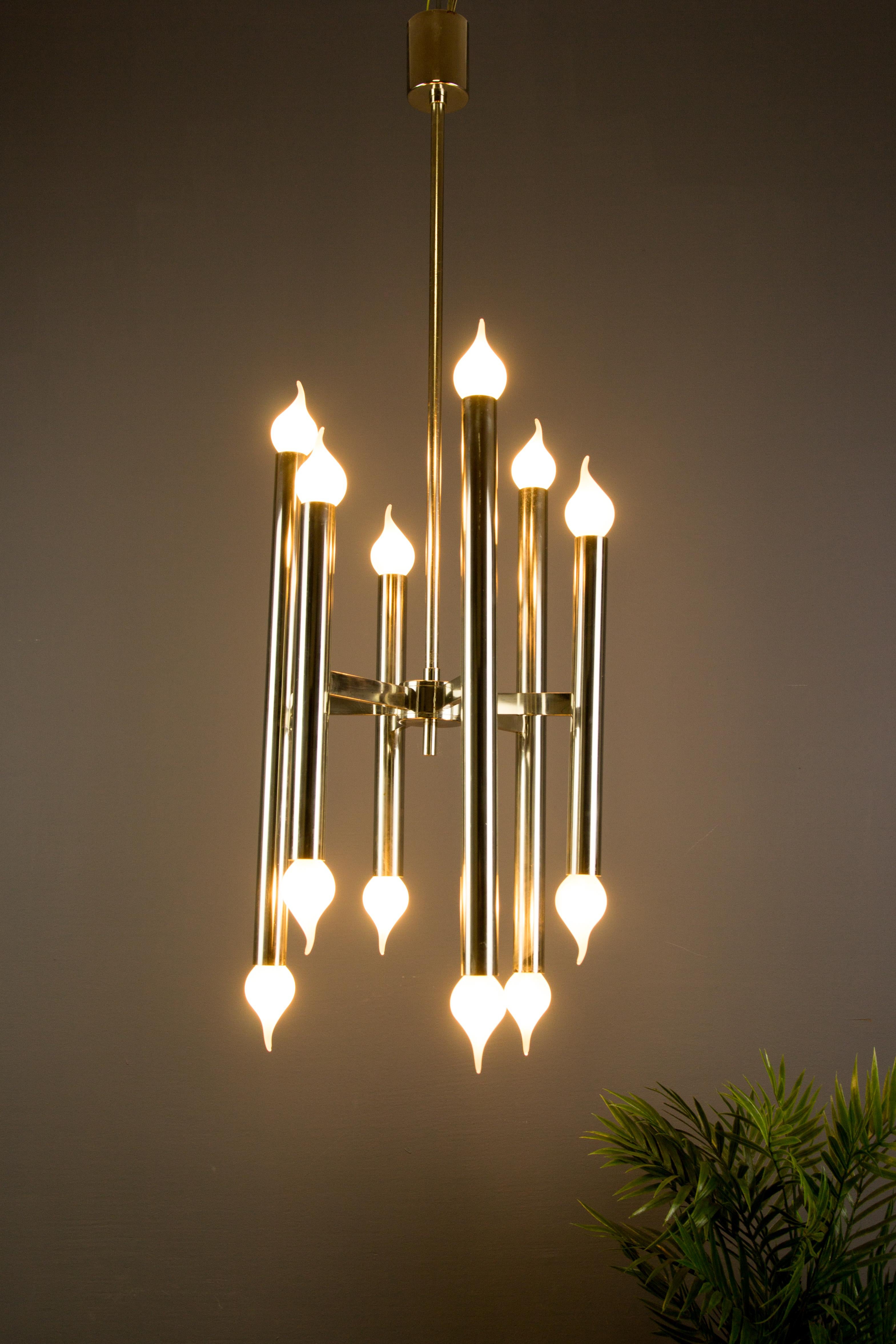 Italian Mid-Century Modern Twelve-Light Chandelier attributed to Sciolari, 1970s For Sale 12