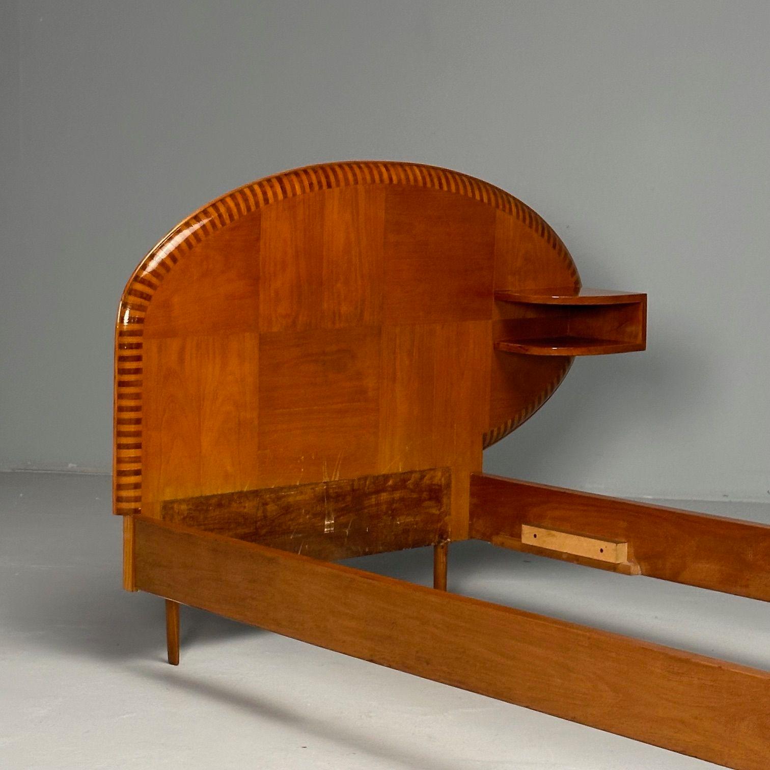 Moderna italiana de mediados de siglo, cama doble con estante, marquetería, Italia, años 50 en Bueno estado para la venta en Manhasset, NY
