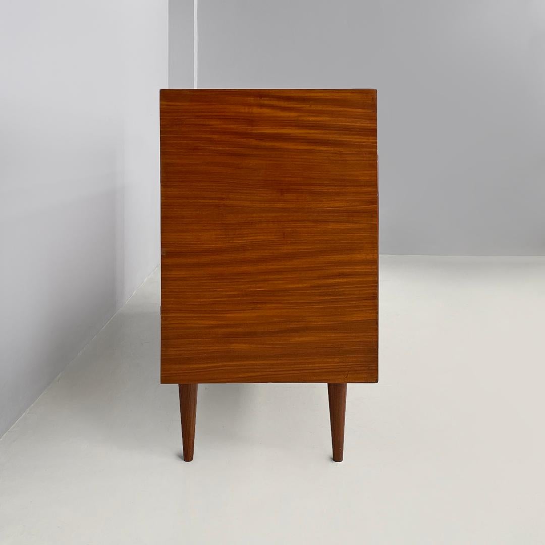 Metà XX secolo Credenza italiana di metà secolo a due ante in legno con maniglie in ottone, anni '60 in vendita