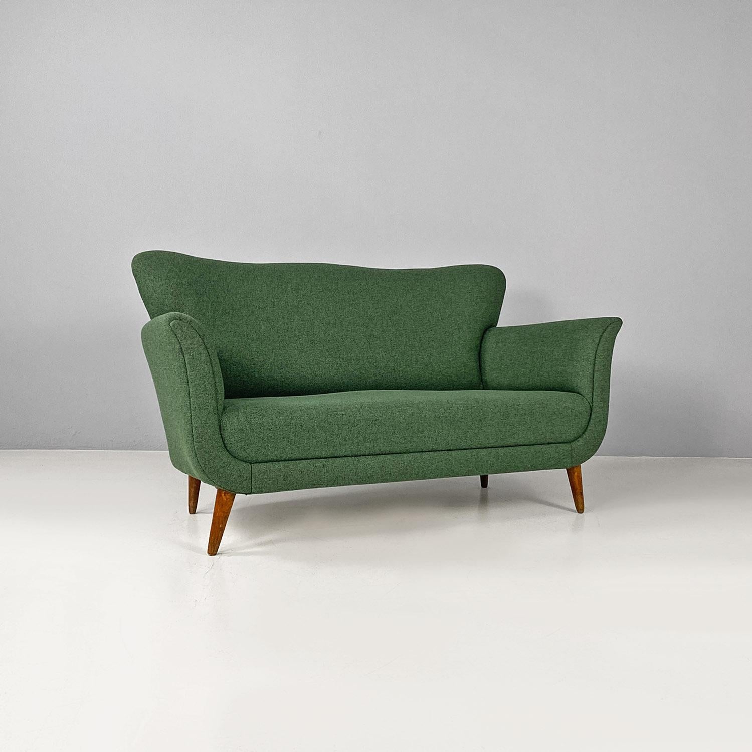 Two-seater sofa, covered in green fabric, with turned legs in beech wood and a beautiful, slightly wavy profile of the backrest and armrests.
1950 ca.
Excellent condition, restored and upholstered with new fabric.
Measurements in cm