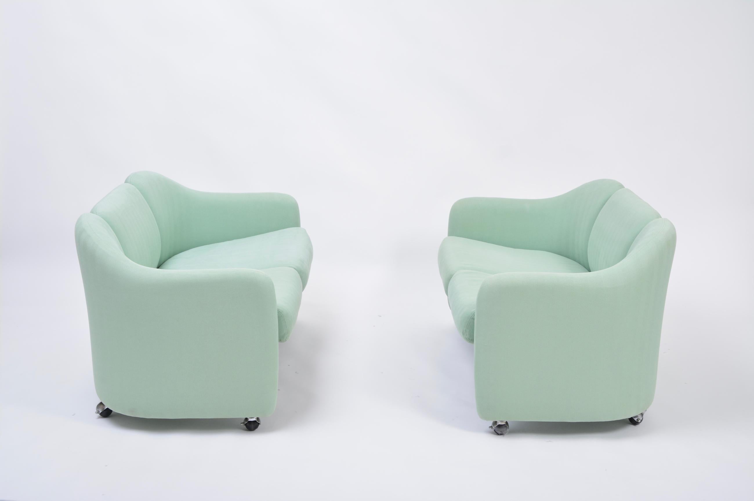 Italienisches zweisitziges Mid-Century-Modern-Sofa mit zwei Sitzen von Eugenio Gerli für Tecno, 1966 im Angebot 9