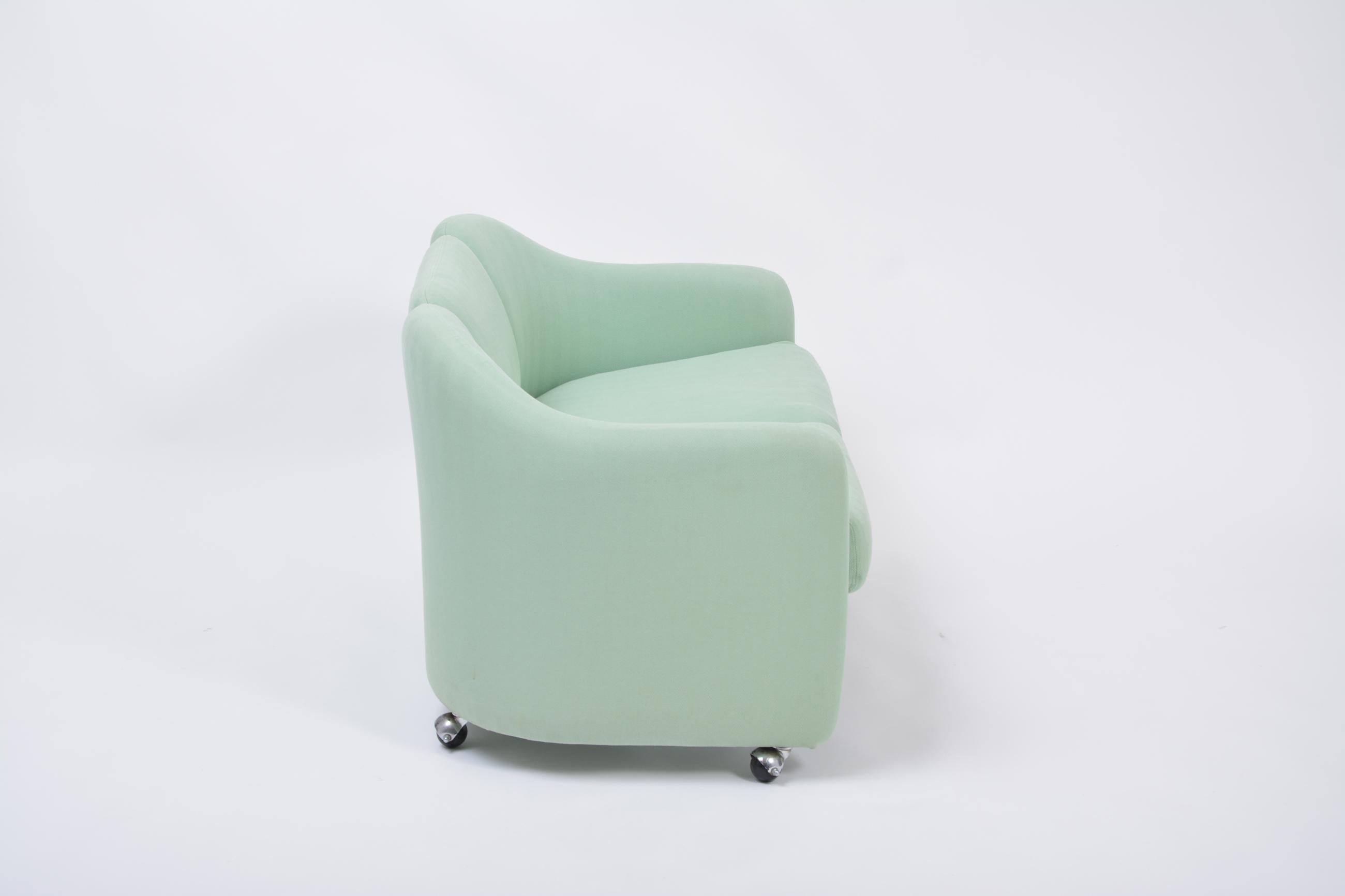 Italienisches zweisitziges Mid-Century-Modern-Sofa mit zwei Sitzen von Eugenio Gerli für Tecno, 1966 (Metall) im Angebot