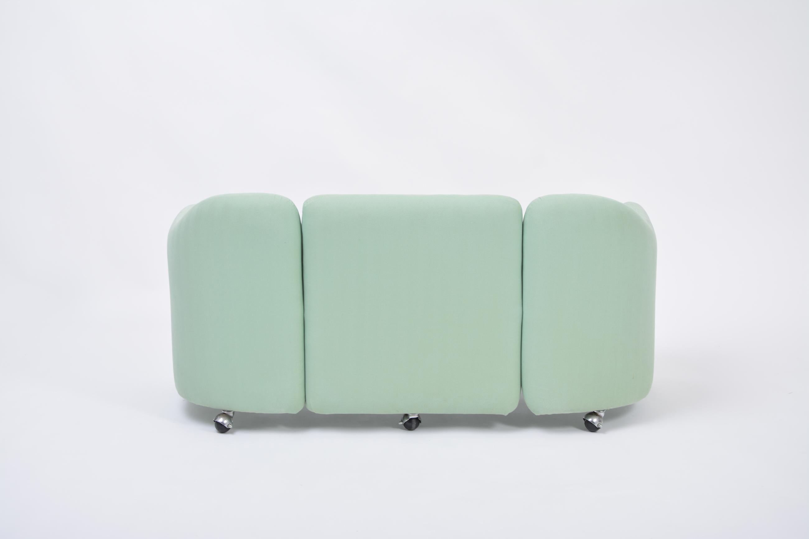 Italienisches zweisitziges Mid-Century-Modern-Sofa mit zwei Sitzen von Eugenio Gerli für Tecno, 1966 im Angebot 1