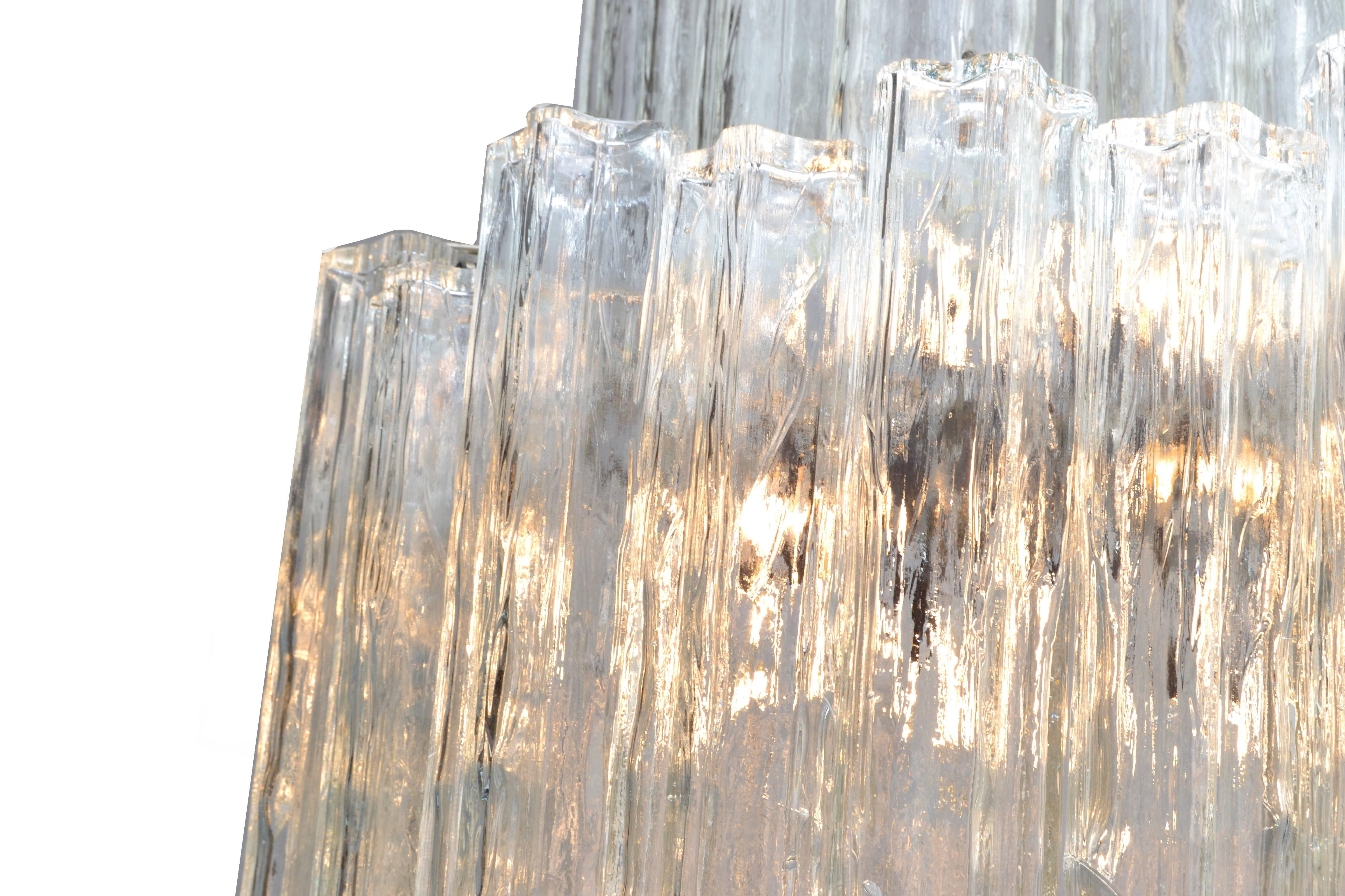Fait main Lustre italien moderne mi-siècle à deux étages avec abat-jour Tronchi longs en cristal en vente