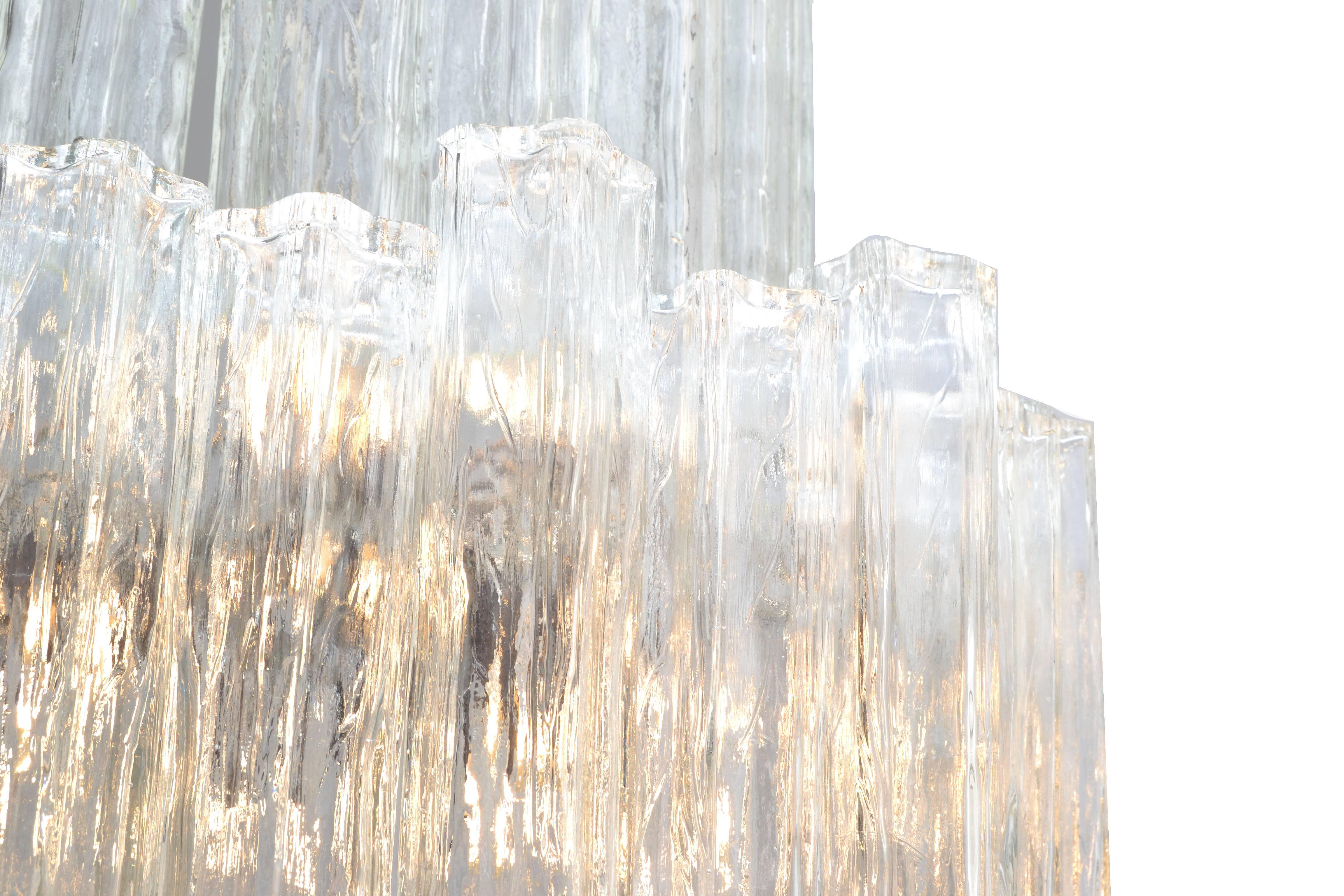 Milieu du XXe siècle Lustre italien moderne mi-siècle à deux étages avec abat-jour Tronchi longs en cristal en vente