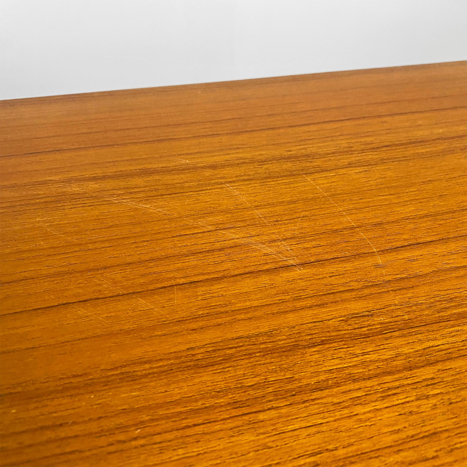 Italian mid-century modern two-tone wood highboard, 1960s For Sale 7