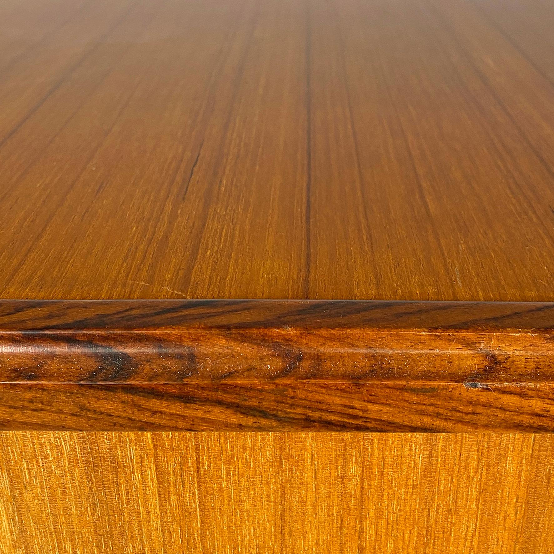 Italian mid-century modern two-tone wood highboard, 1960s For Sale 9