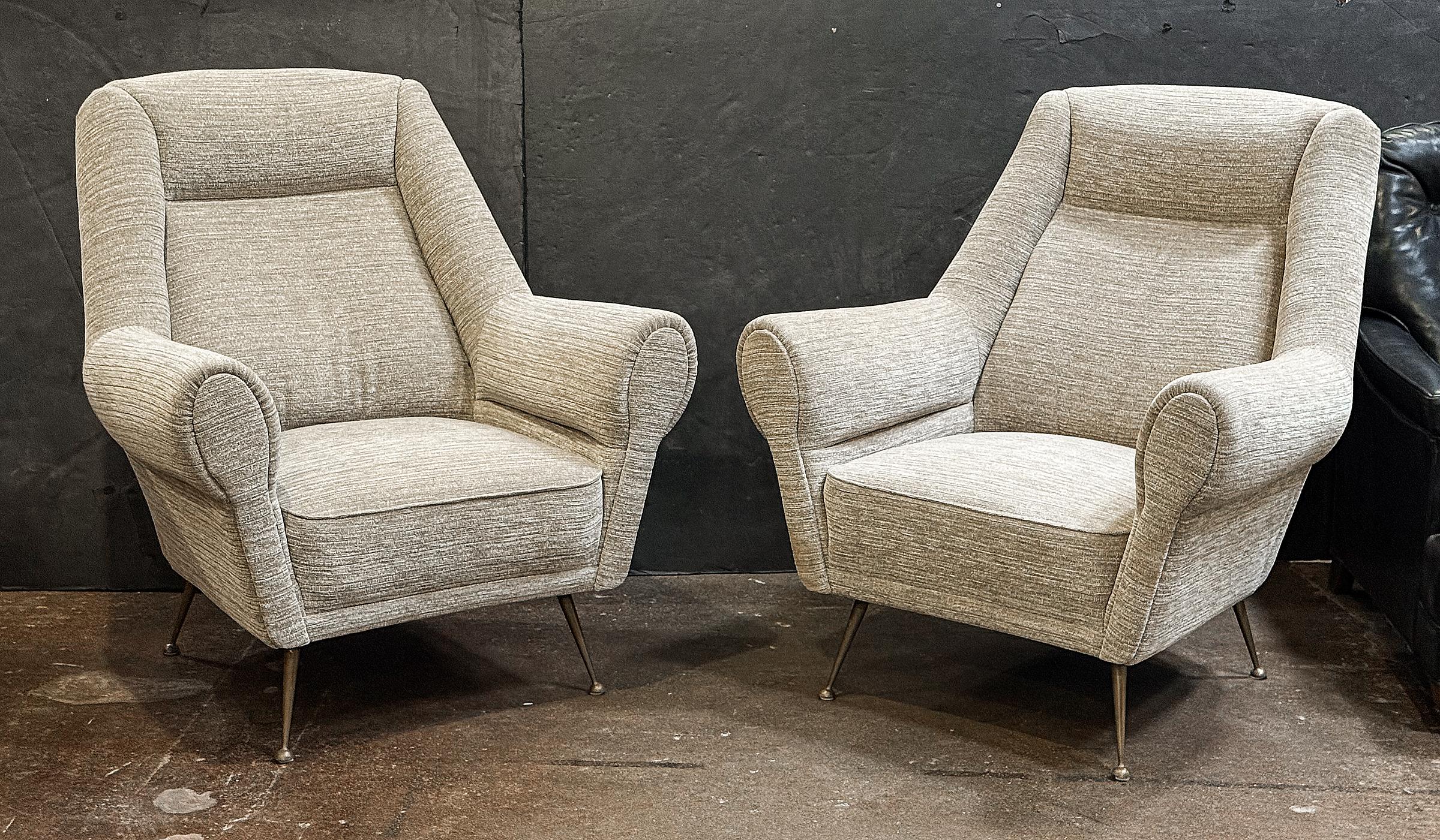 Mid-Century Modern Fauteuils italiens modernes du milieu du siècle, rembourrés, vendus à l'unité en vente