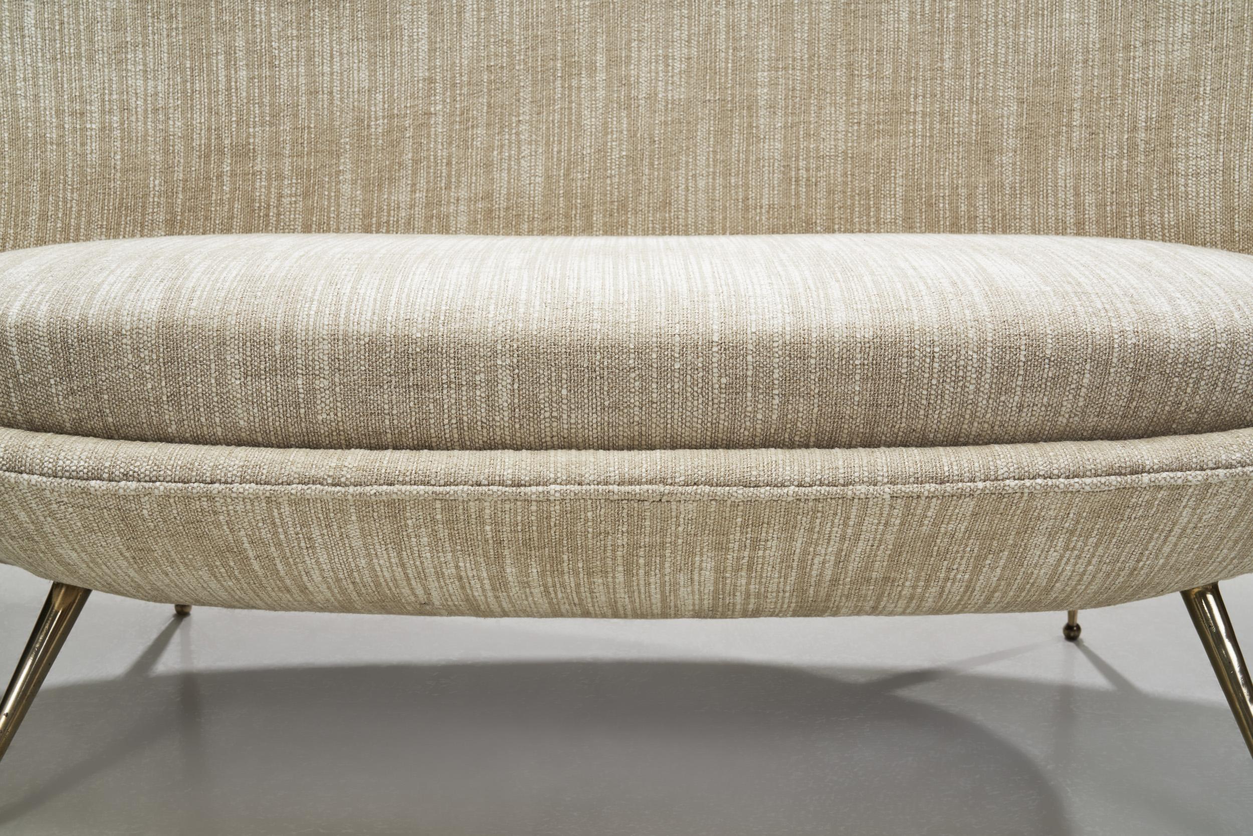 Gepolstertes italienisches Mid-Century-Modern-Sofa mit Metallbeinen, Italien 1950er Jahre im Angebot 5