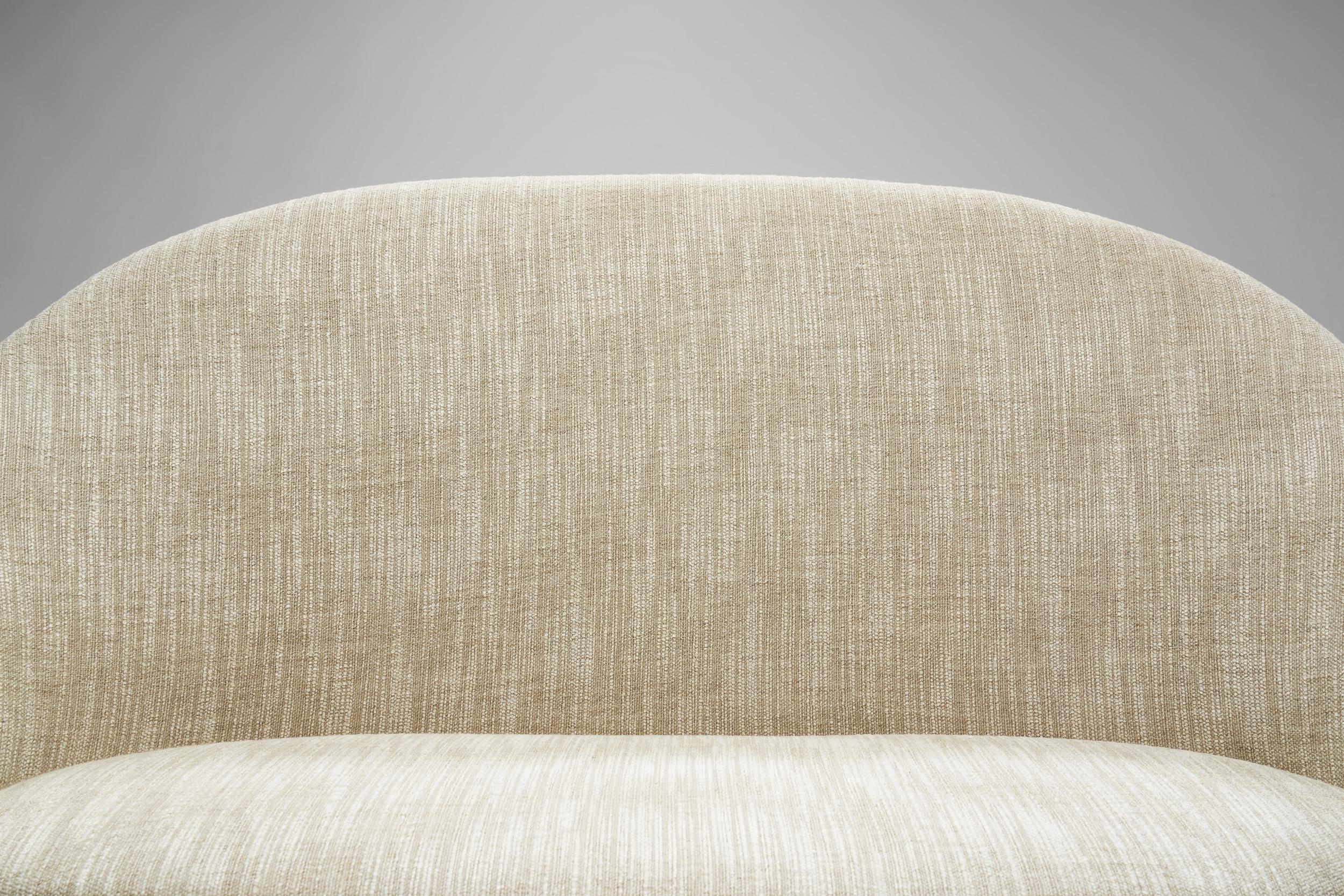 Gepolstertes italienisches Mid-Century-Modern-Sofa mit Metallbeinen, Italien 1950er Jahre im Angebot 3