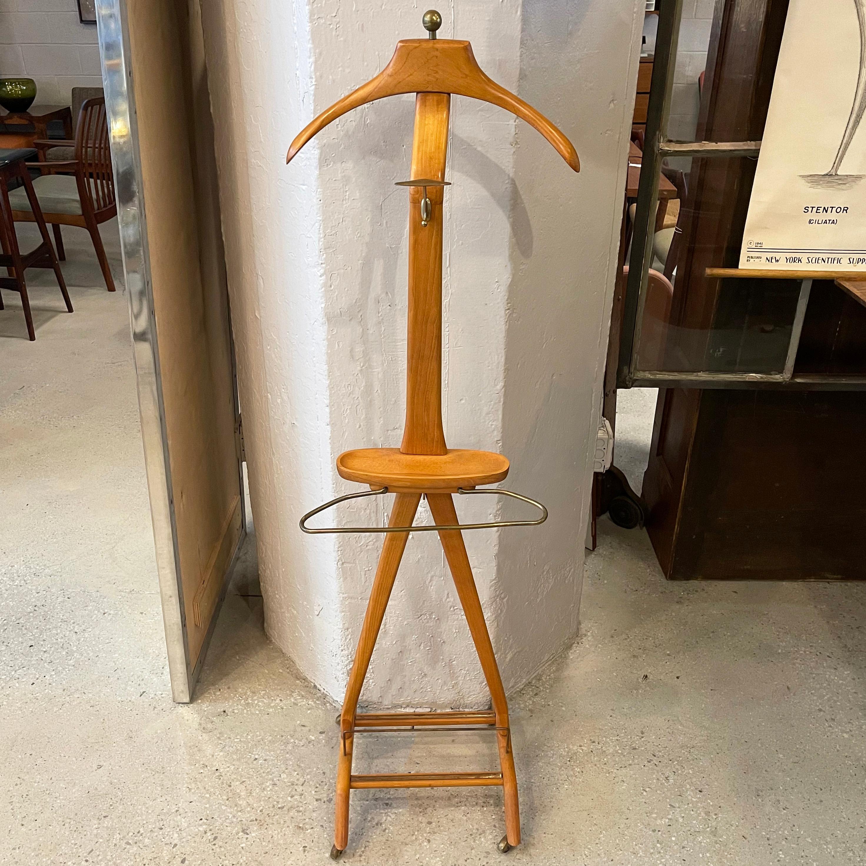 Classic and elegant, Italian, Mid-Century Modern, beech valet with brass accents by Ico Parisi for Fratelli Reguitti.