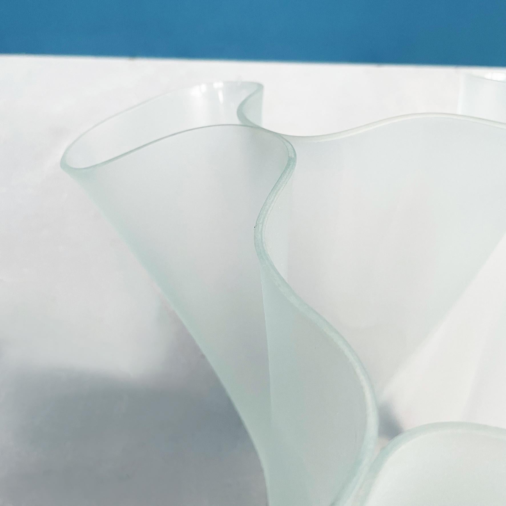 Italian Mid-Century Modern Vase Cartoccio in Satin Glass by Pietro Chiesa, 1940s For Sale 4
