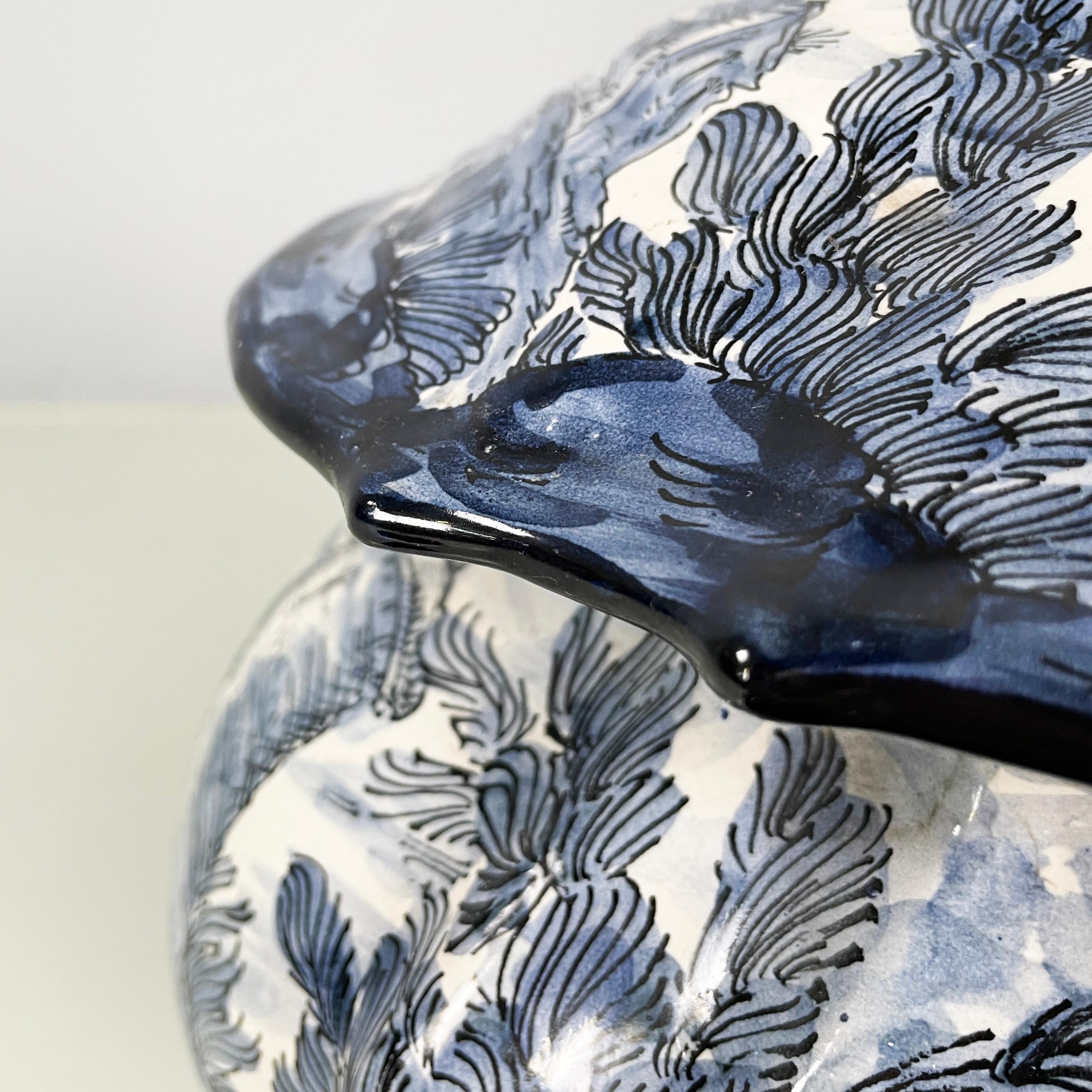 Vaso italiano della metà del secolo scorso in ceramica bianca e blu, 1900-1950 in vendita 6