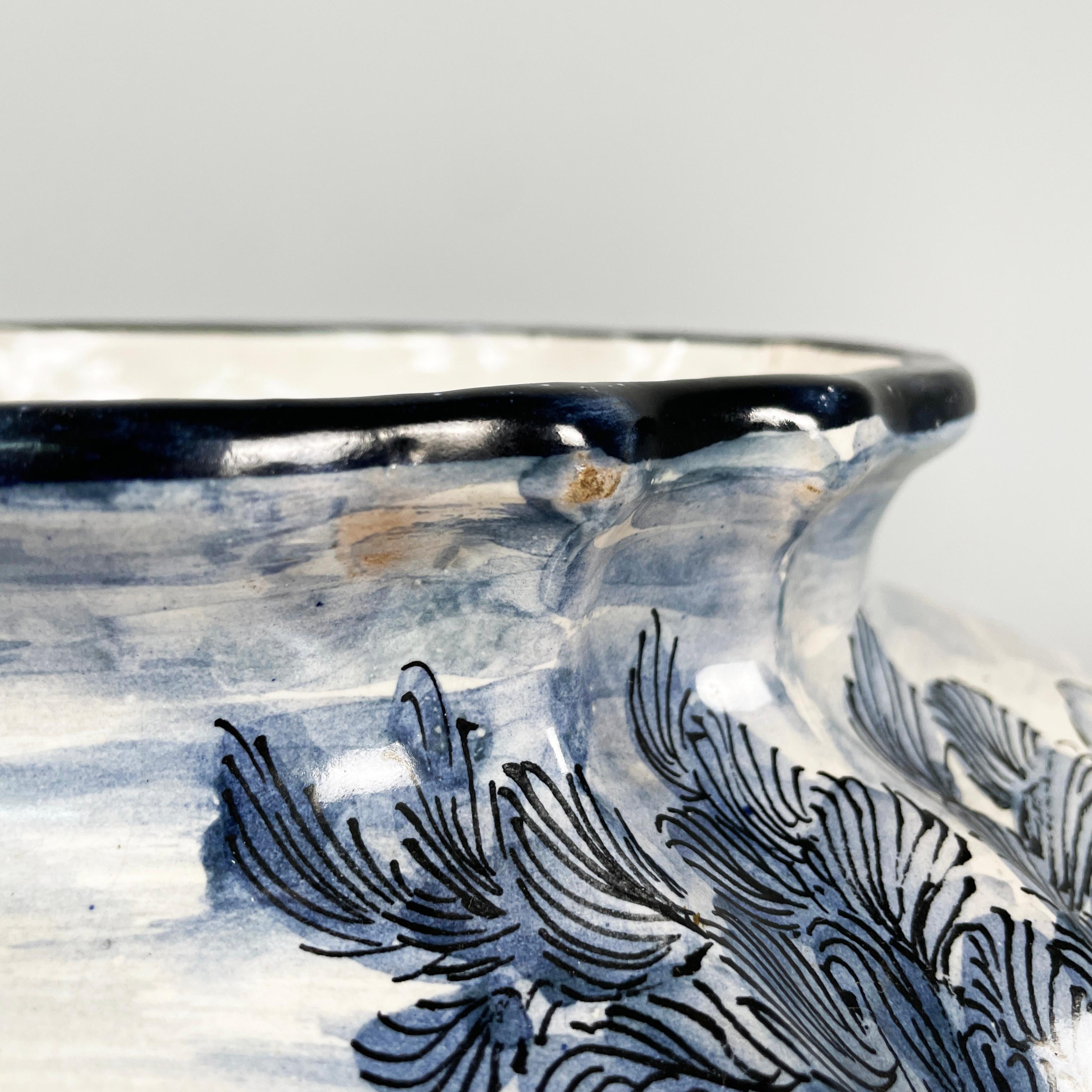 Vaso italiano della metà del secolo scorso in ceramica bianca e blu, 1900-1950 in vendita 7