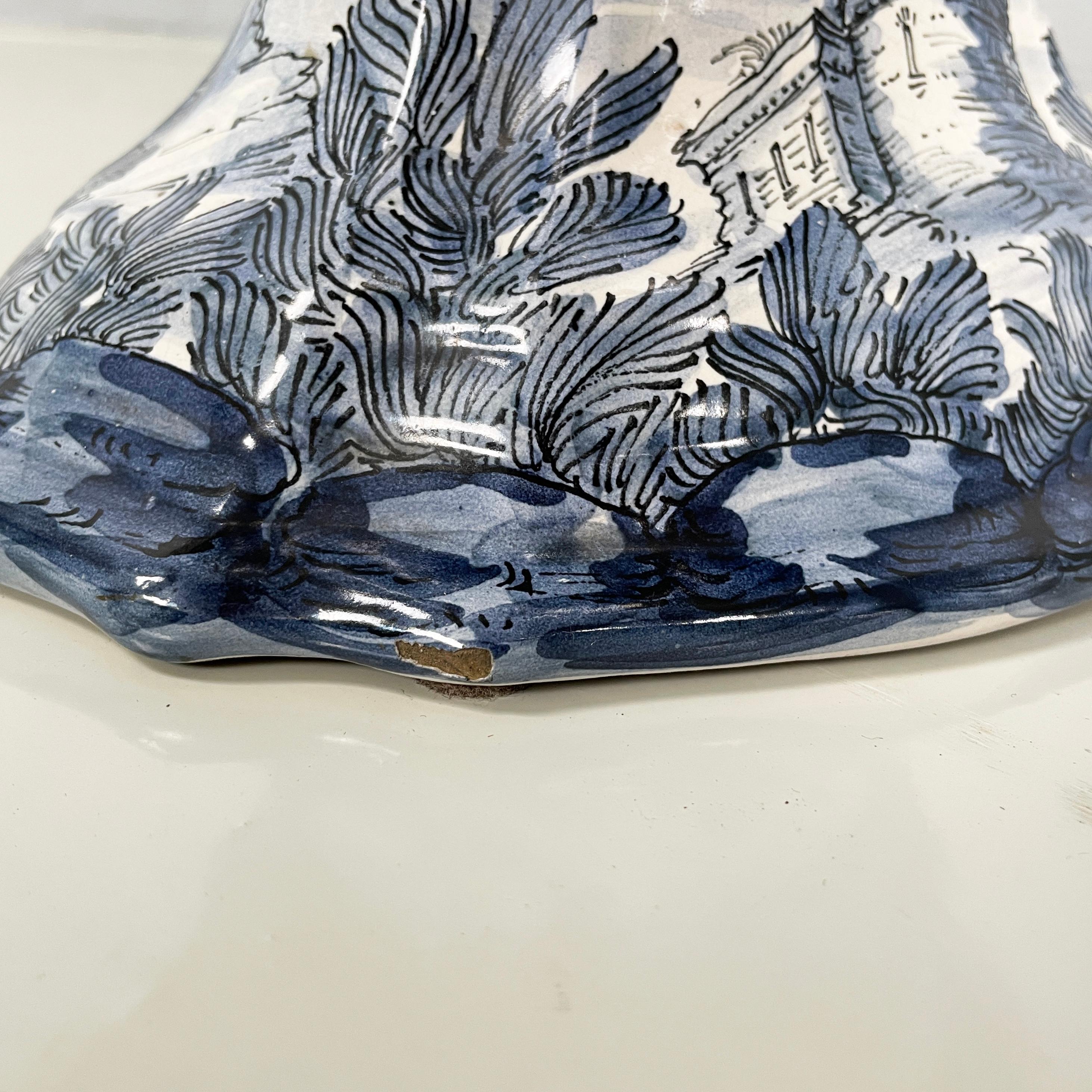 Vaso italiano della metà del secolo scorso in ceramica bianca e blu, 1900-1950 in vendita 12