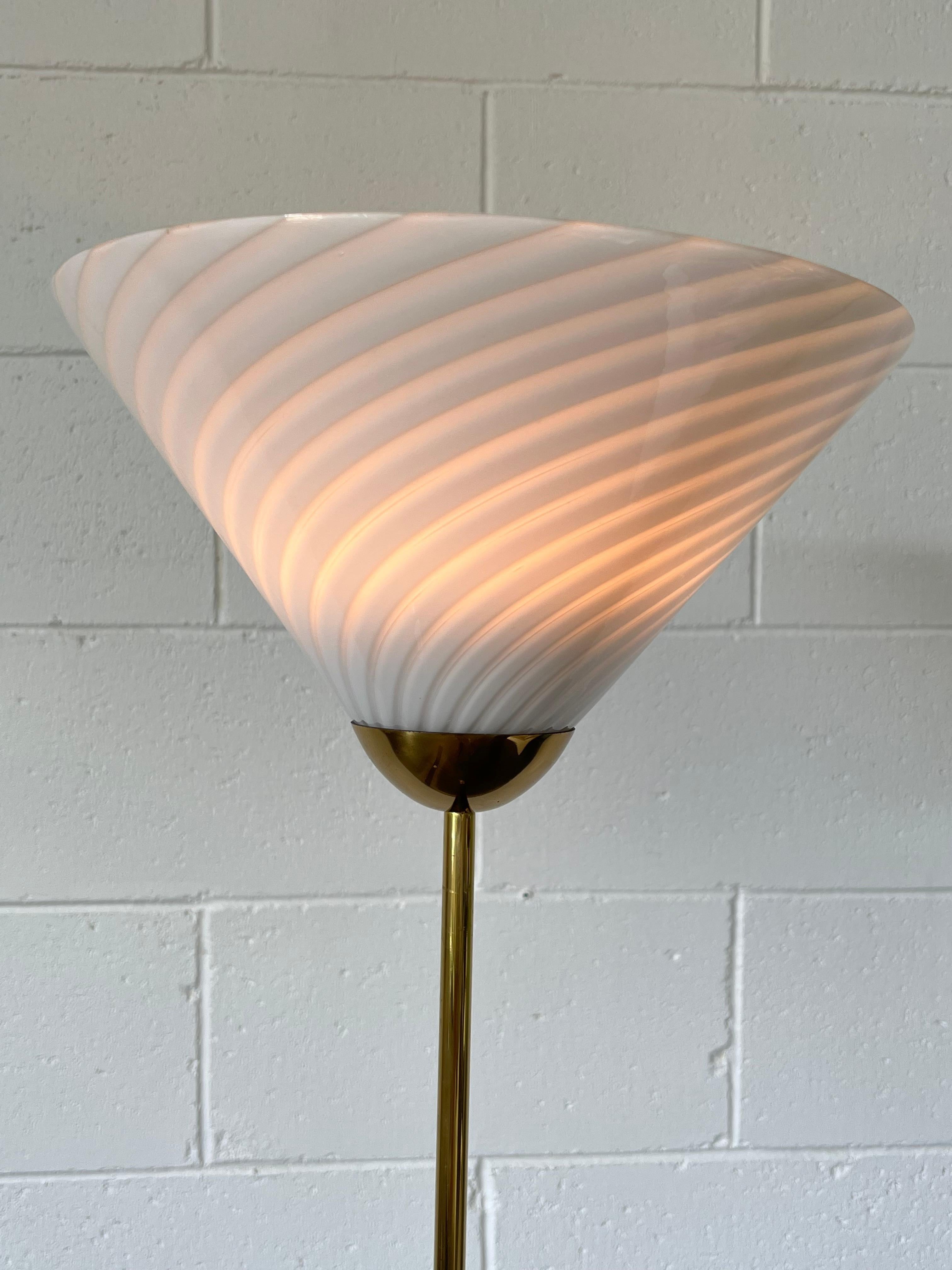Italian Mid Century Modern Venini Floor Lamp in Brass and Glass, 1960s In Good Condition In Byron Bay, NSW