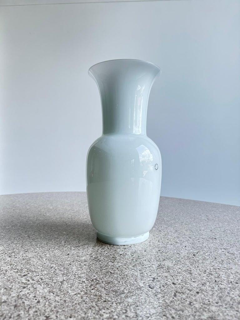 Italian Mid Century Modern Venini White Glass Vase by Tomaso Buzzi, 1983 In Excellent Condition For Sale In Byron Bay, NSW