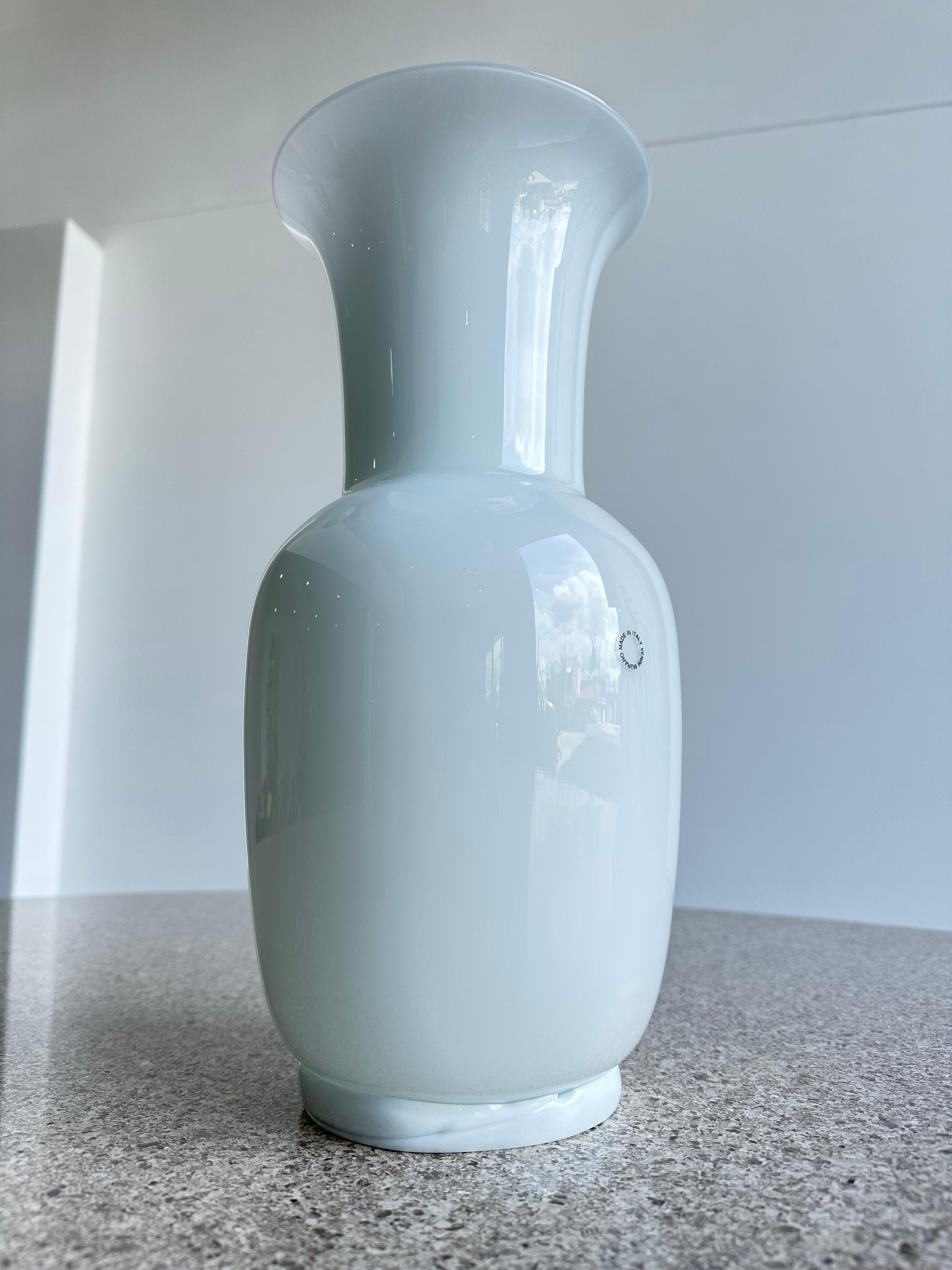 Italian Mid Century Modern Venini White Glass Vase by Tomaso Buzzi, 1983 1