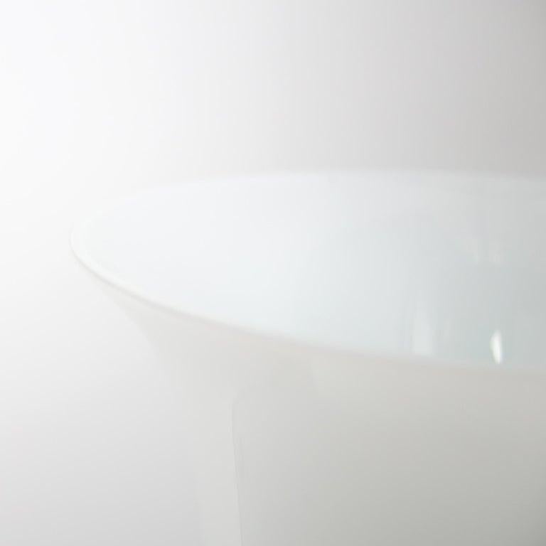 Italian Mid Century Modern Venini White Glass Vase by Tomaso Buzzi, 1983 For Sale 2