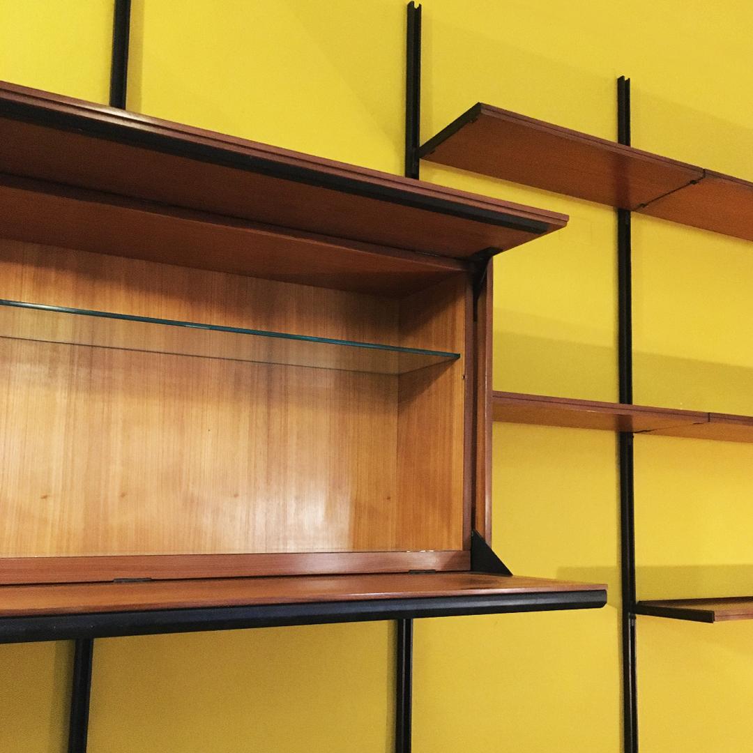 Metal Italian Mid-Century Modern Wall Bookcase E22 by Osvaldo Borsani for Tecno, 1960s